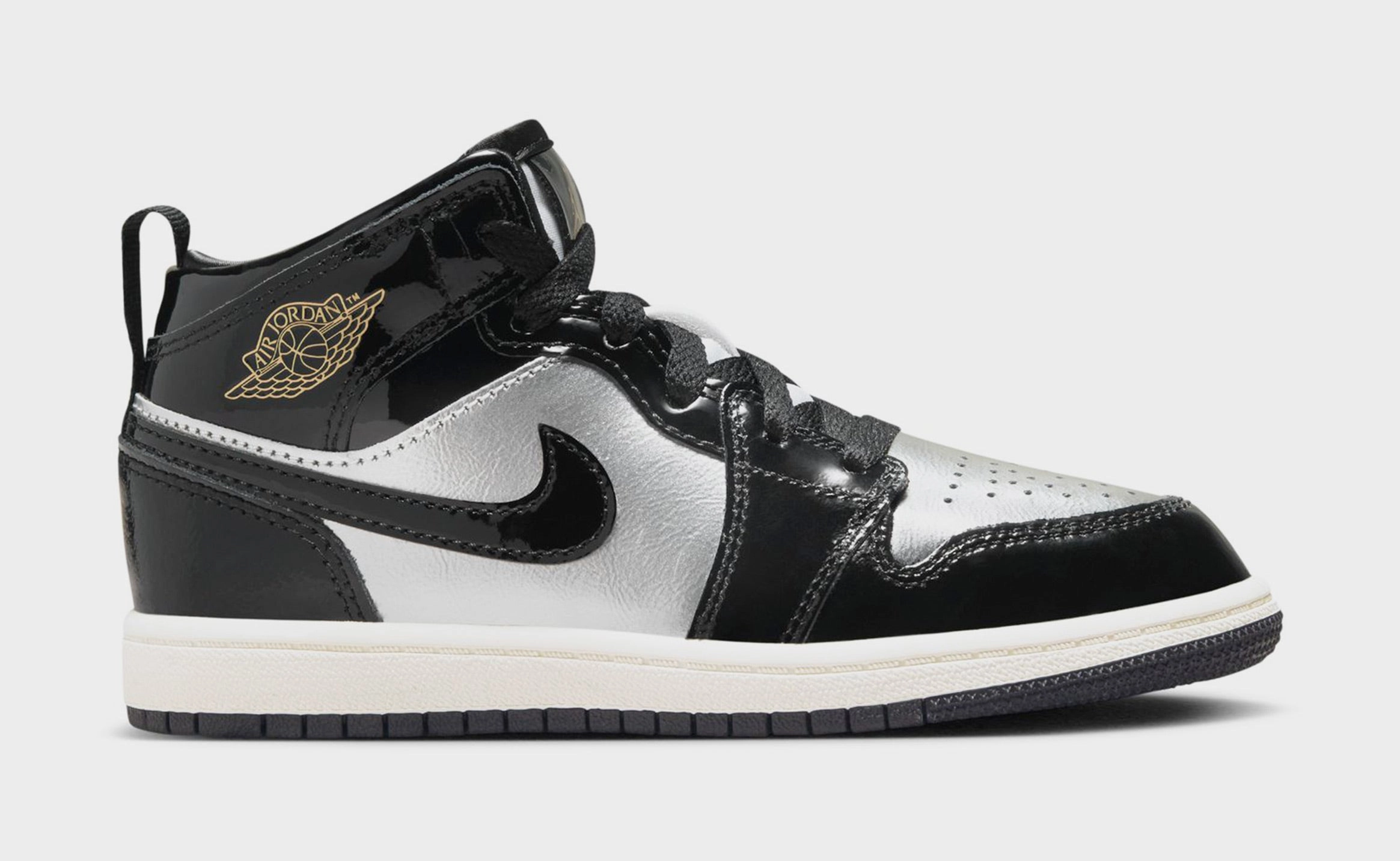 Air Jordan 1 Mid SE Preschool Lifestyle Shoes (Black/Metallic Gold/Metallic Silver) Air Jordan 1 classic shoes for streetwear looks