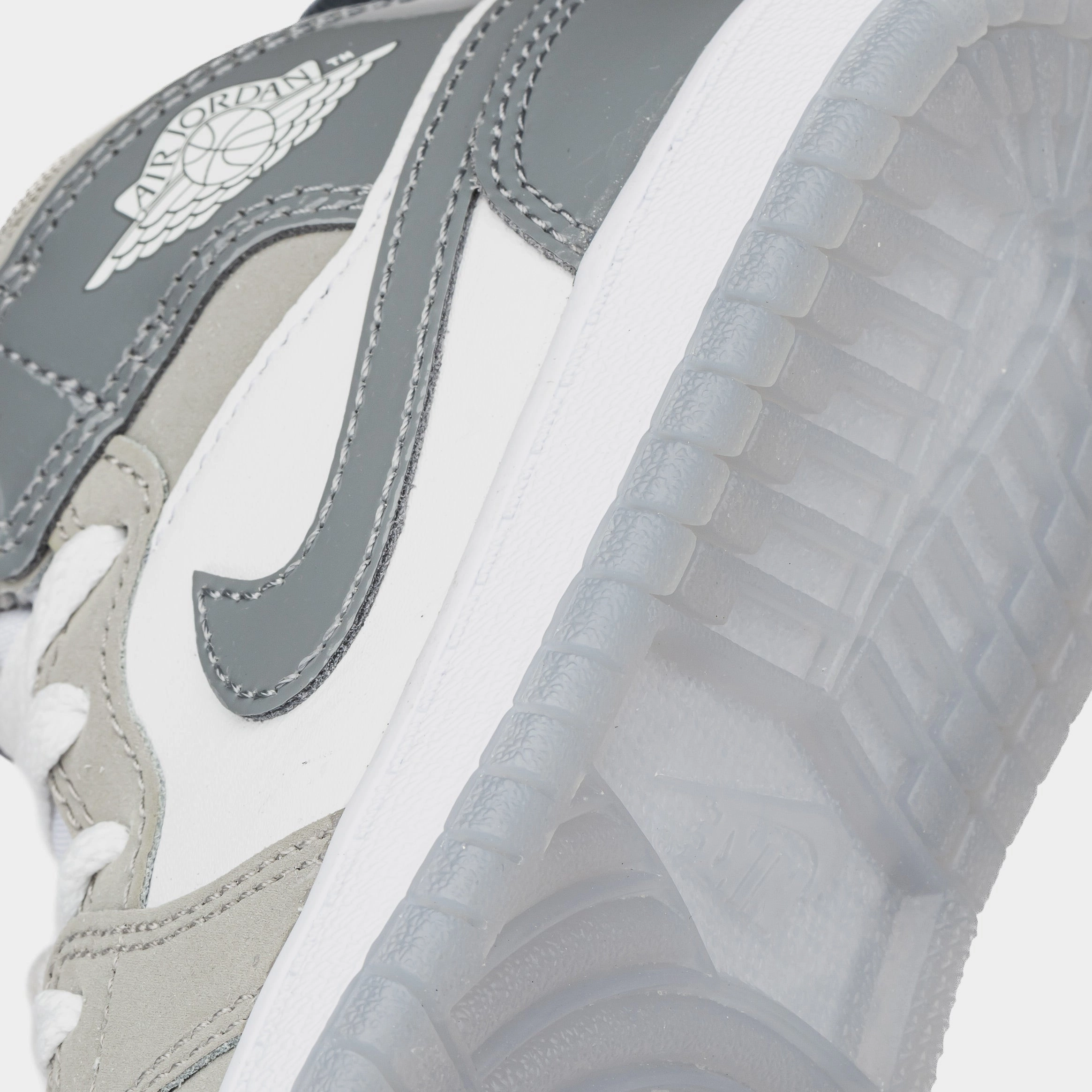 Air Jordan 1 Mid SE Preschool Lifestyle Shoes (White/Cool Grey/Medium Grey) Air Jordan 1 original design shoes