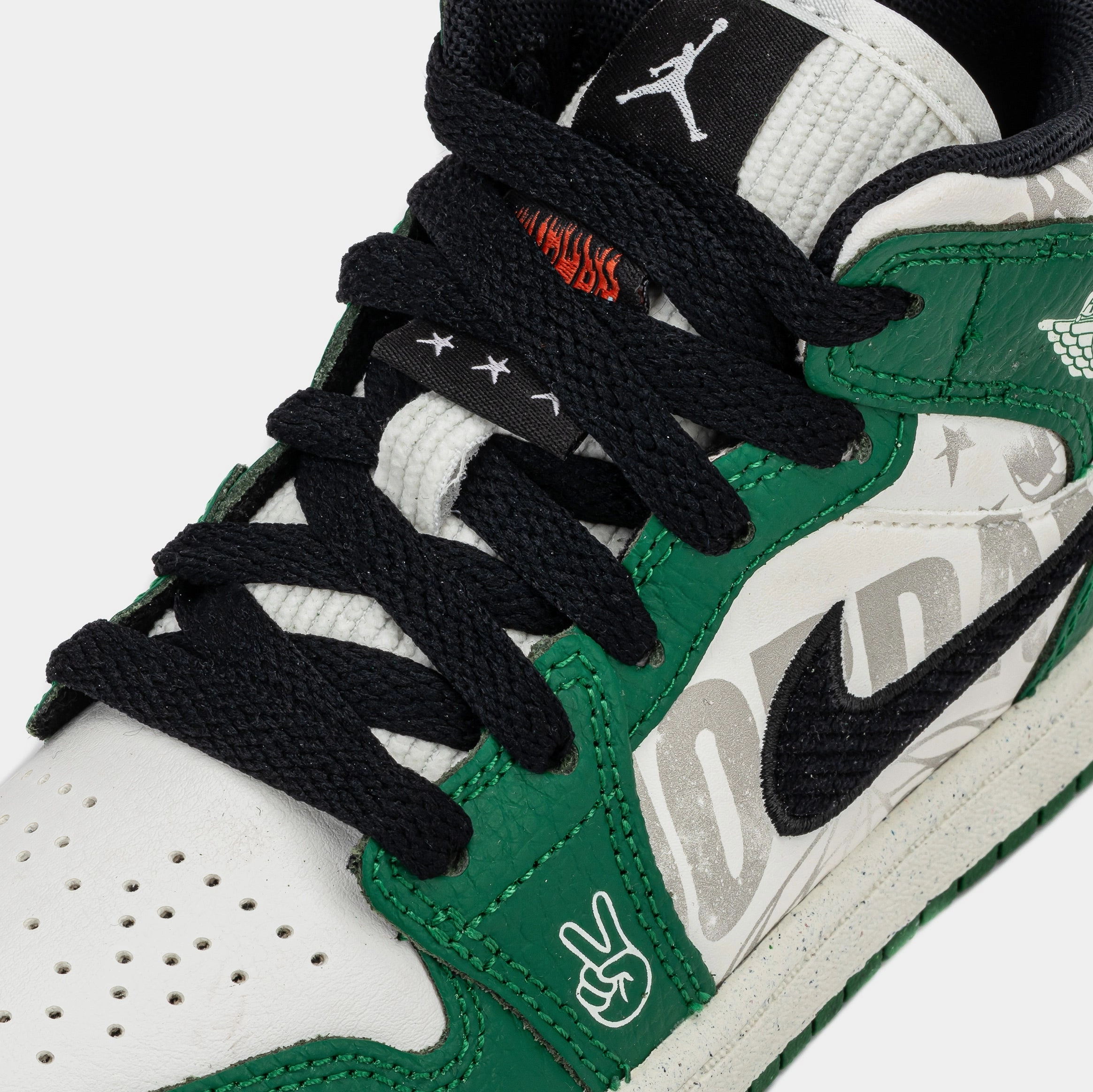 Air Jordan 1 Mid SE Preschool Lifestyle Shoes (White/Green) Air Jordan 1 original design shoes