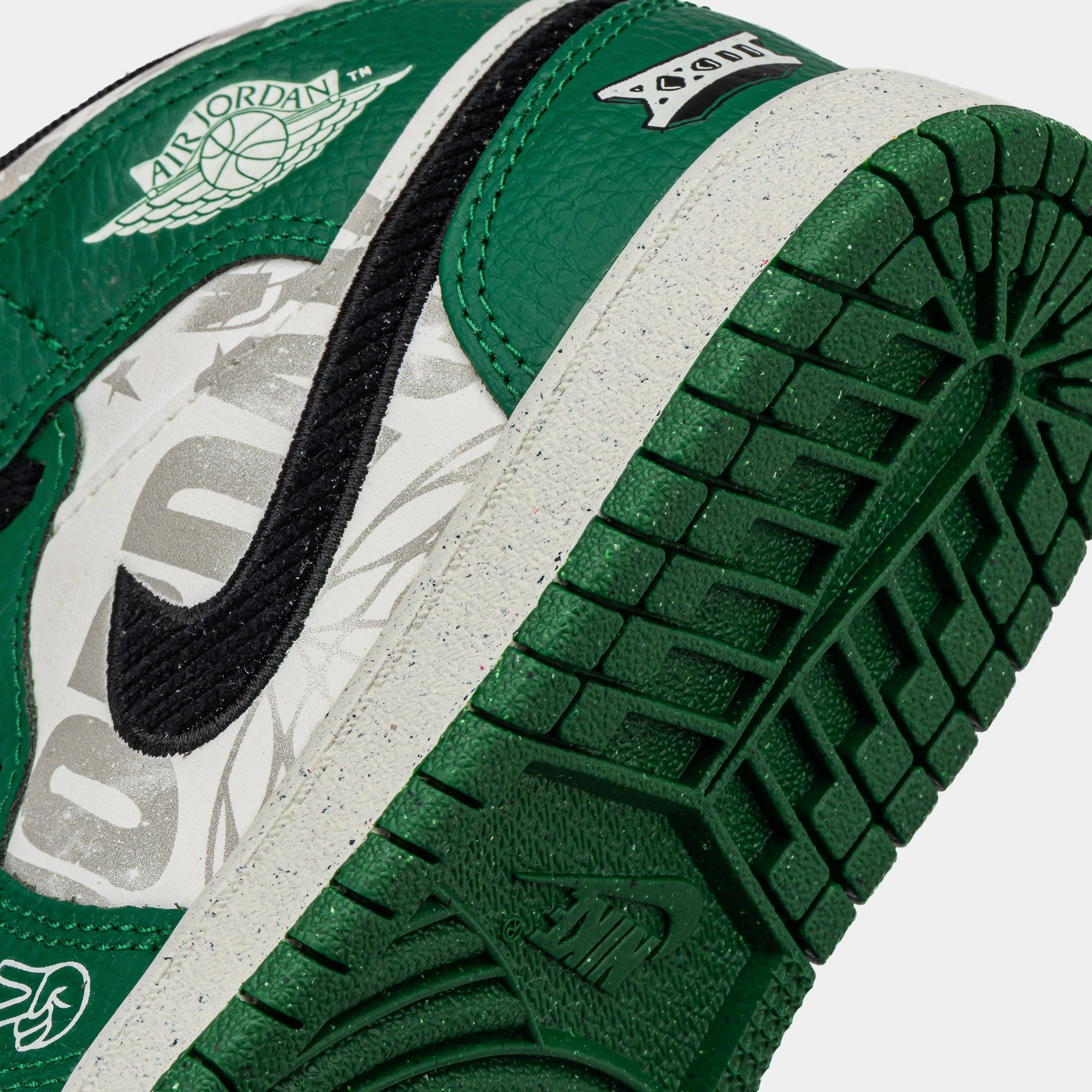 Air Jordan 1 Mid SE Preschool Lifestyle Shoes (White/Green) Air Jordan 1 original design shoes