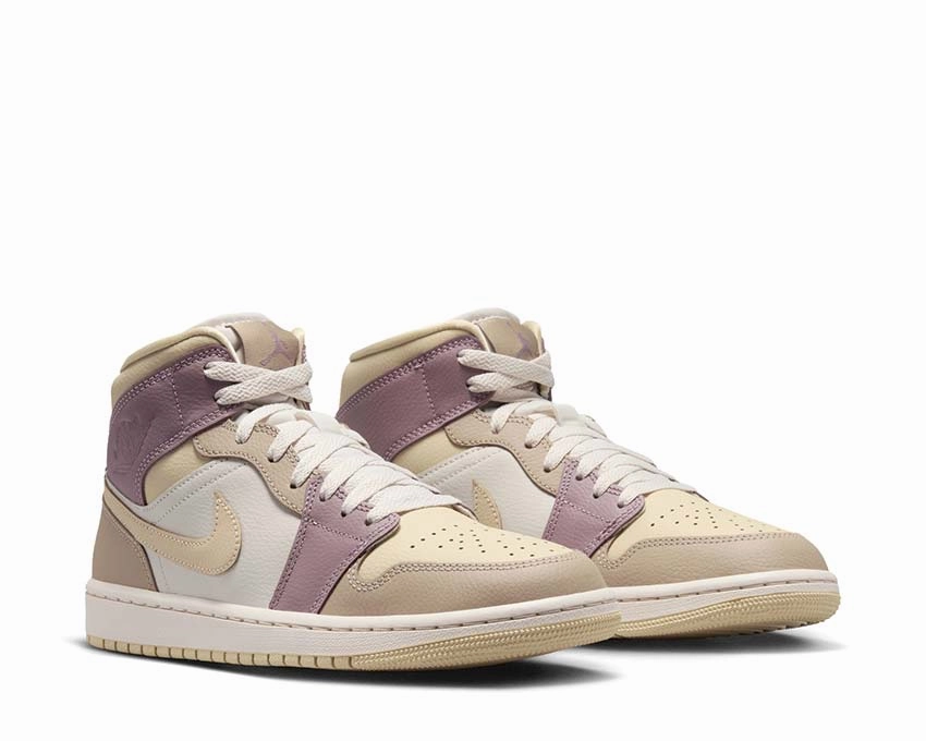 Air Jordan 1 Mid W Timeless hoop footwear