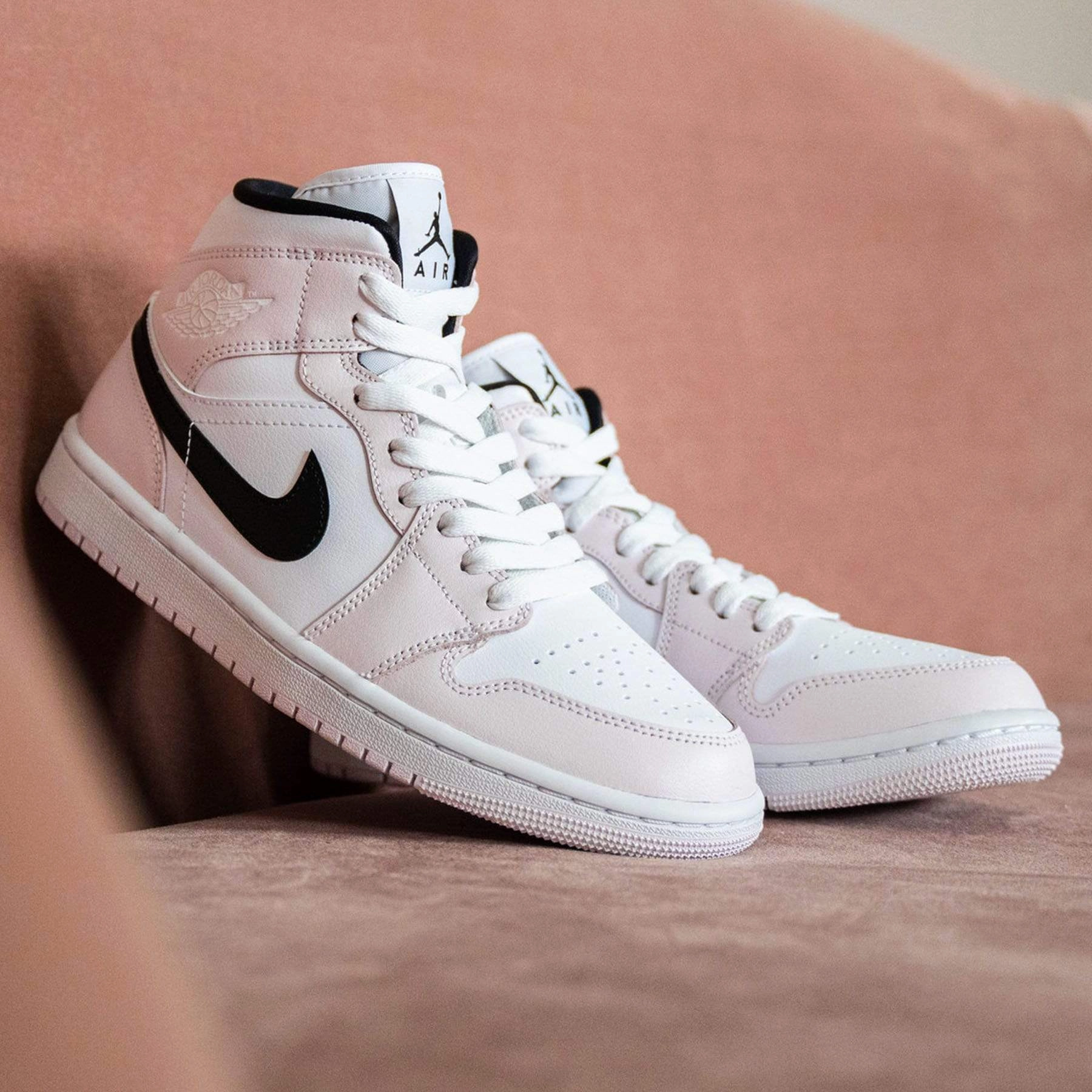 Air Jordan 1 Mid Wmns 'Barely Rose' Air Jordan 1 vintage style sneakers