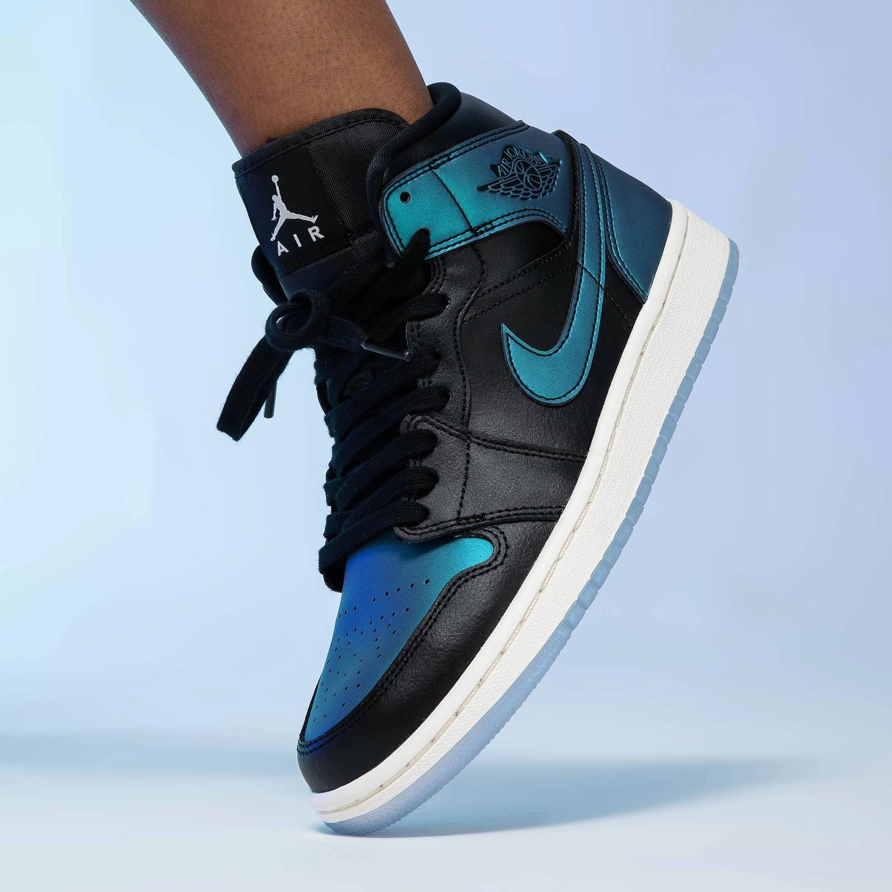 Air Jordan 1 Mid Wmns 'Metallic Turquoise' Air Jordan 1 Mid streetwear shoes