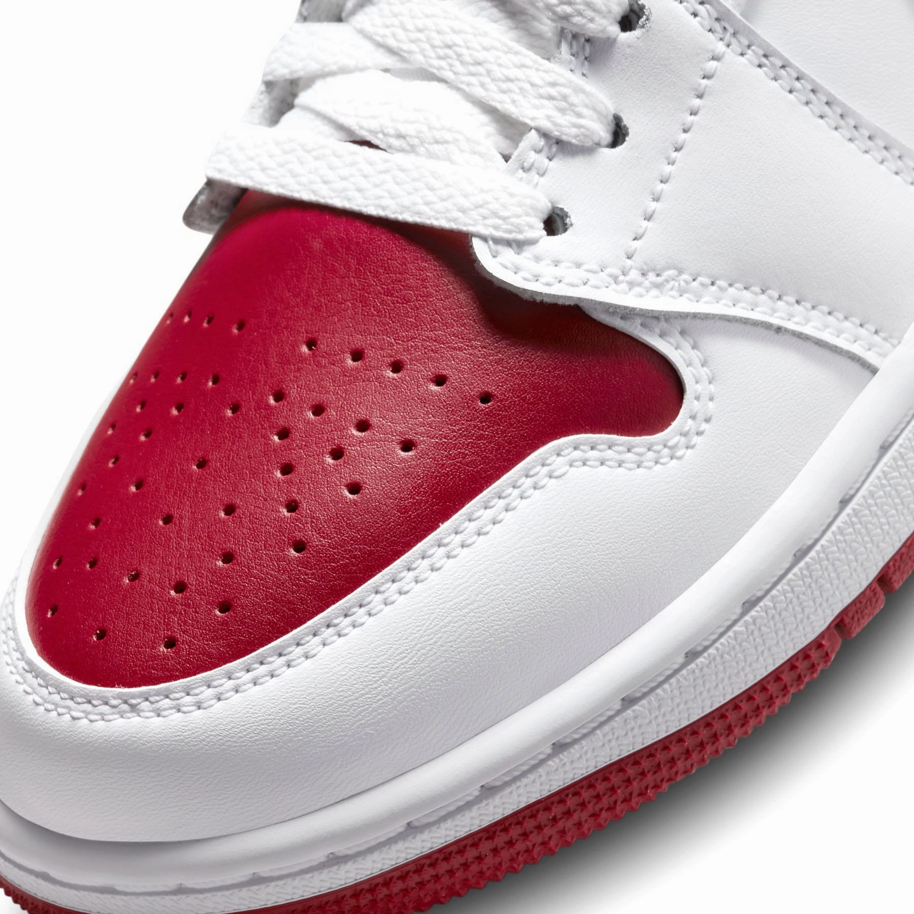 Air Jordan 1 Mid Wmns 'Reverse Chicago' Air Jordan 1 vintage style sneakers