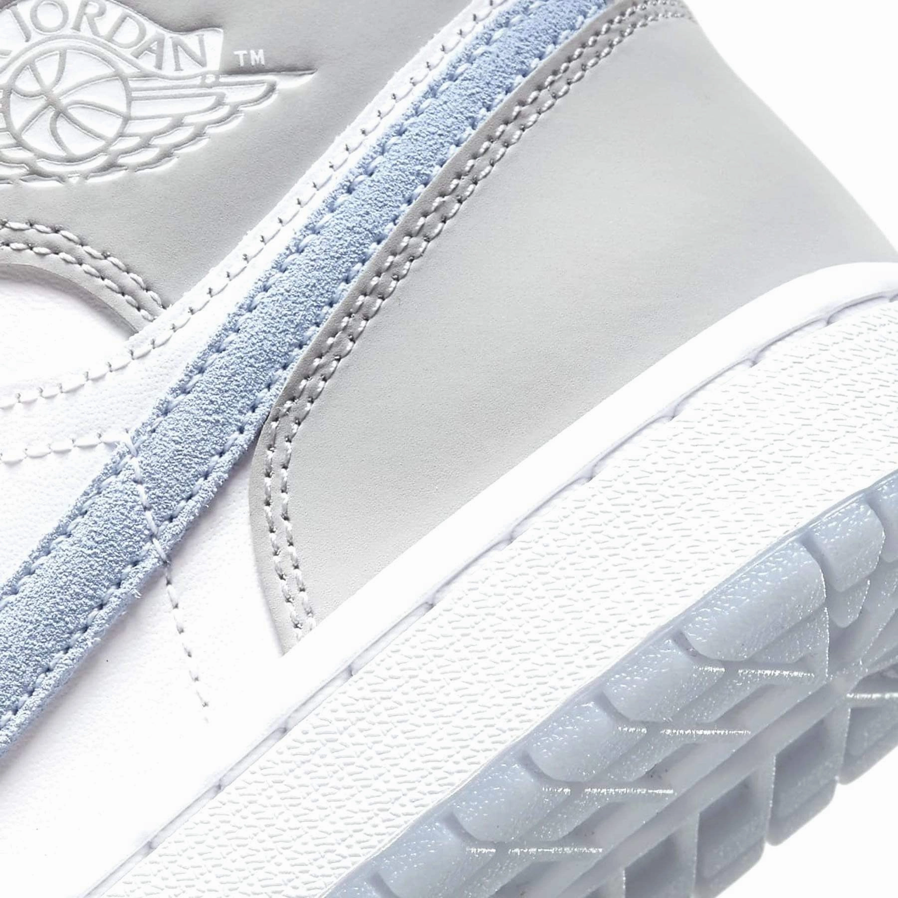 Air Jordan 1 Mid Wmns 'White Wolf Grey' Air Jordan 1 vintage style sneakers