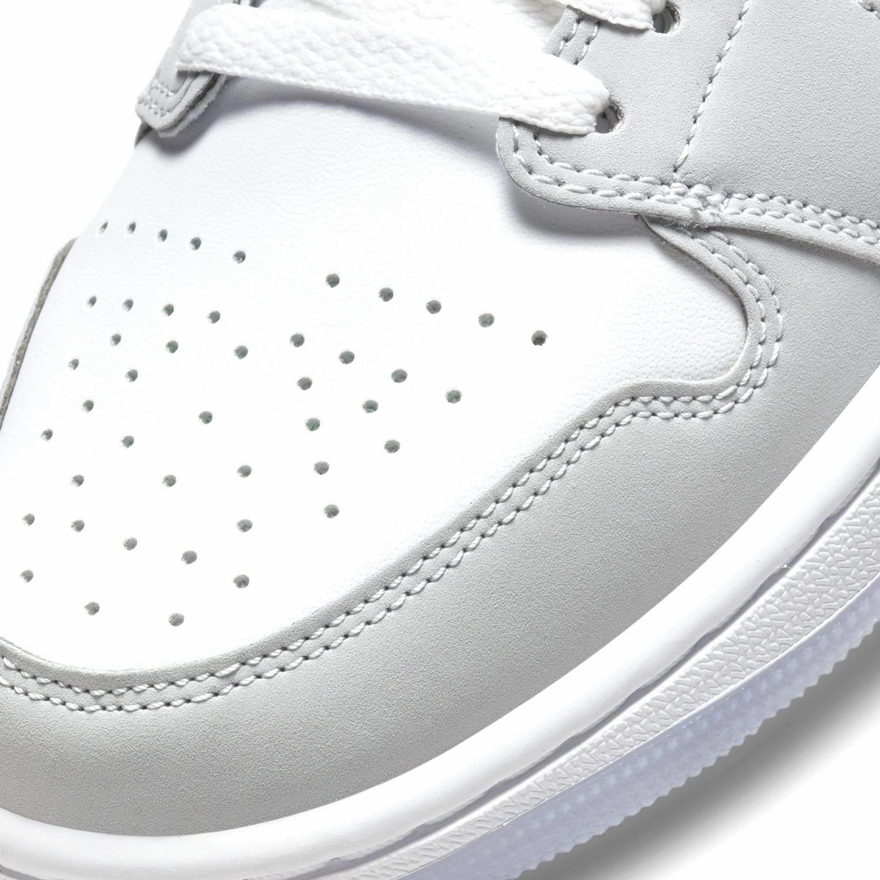 Air Jordan 1 Mid Wmns 'White Wolf Grey' Air Jordan 1 vintage style sneakers