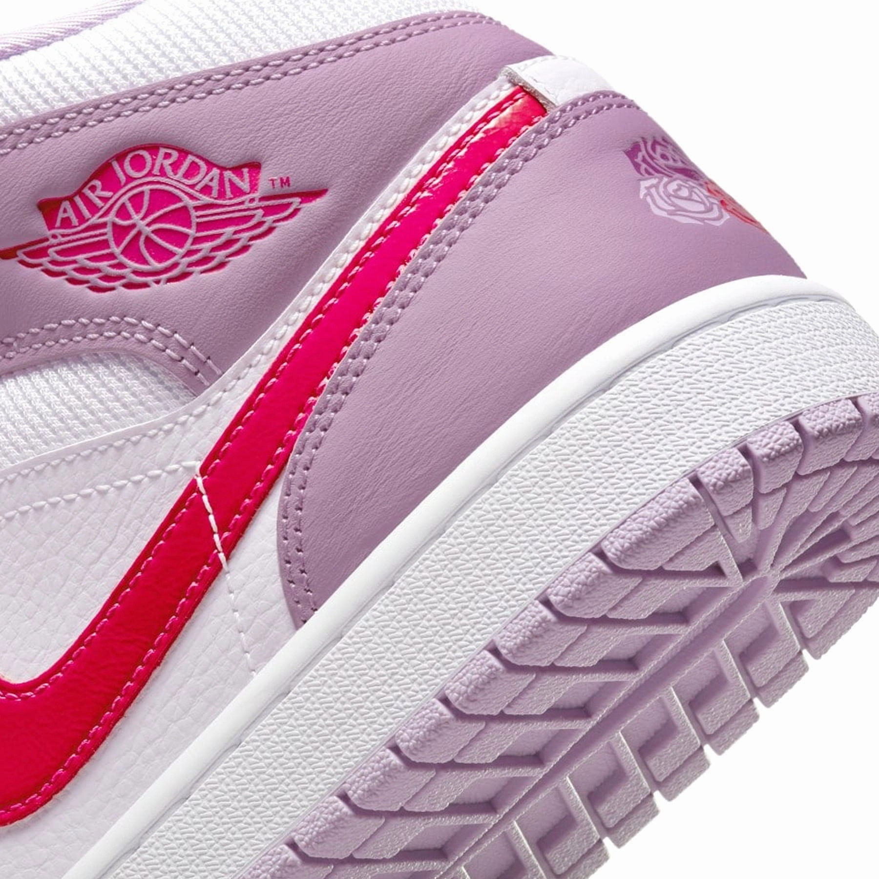 Air Jordan 1 Mid Wmns Valentine's Day Air Jordan 1 vintage style sneakers