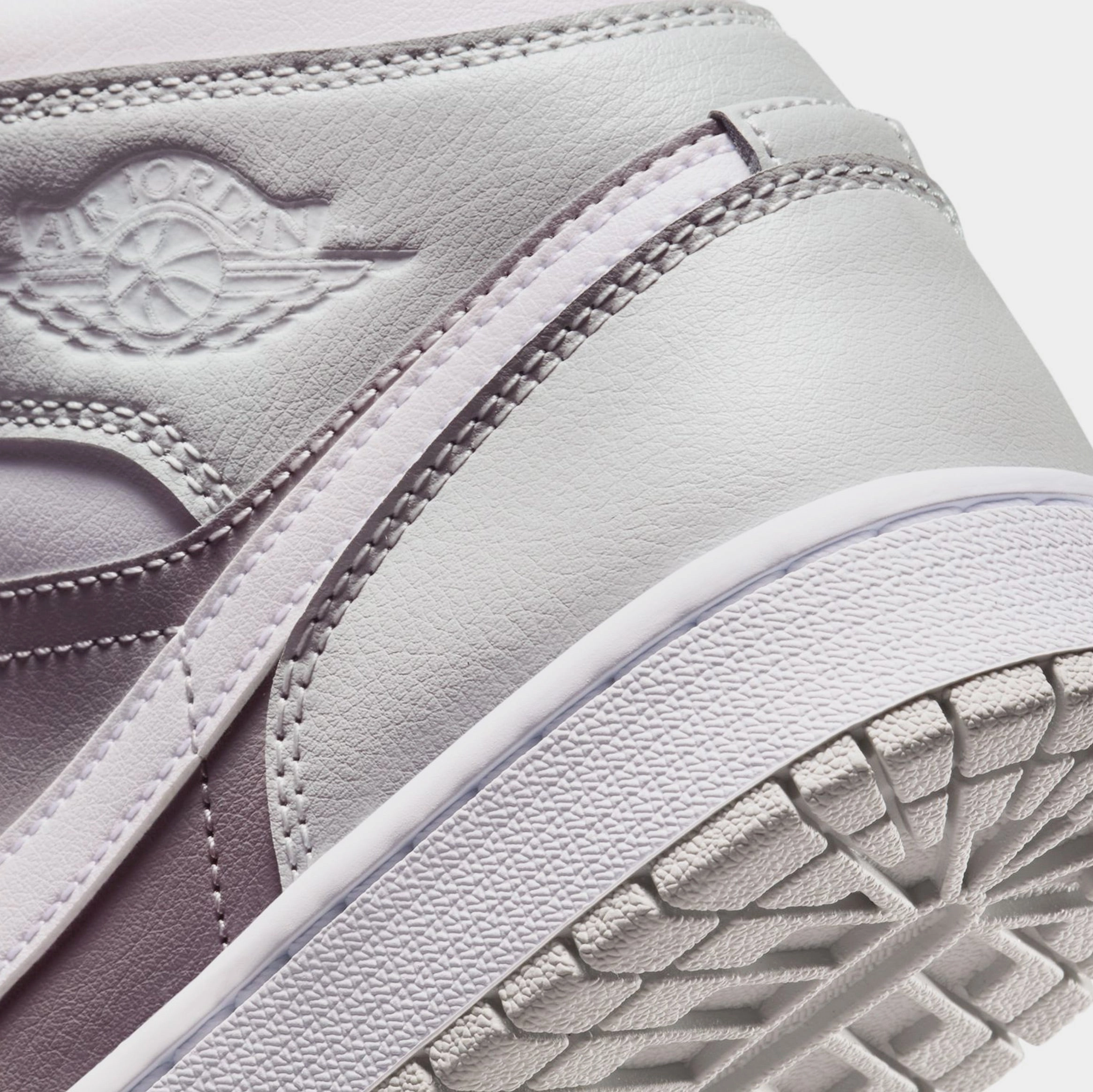 Air Jordan 1 Mid Womens Basketball Shoes (Photon Dust/Atmosphere Grey/White) Air Jordan 1 original design shoes