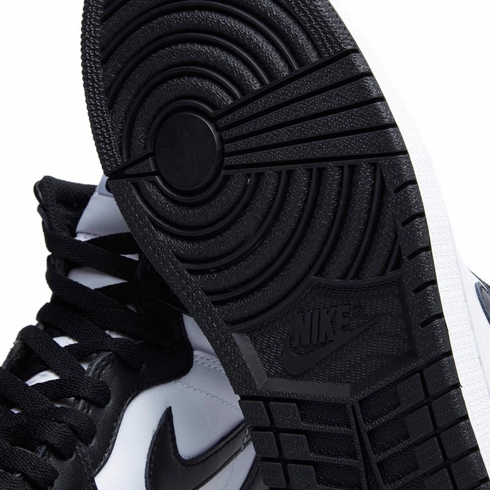 AIR JORDAN 1 RETRO HI OG 'BLACK-WHITE' Air Jordan 1 vintage style sneakers