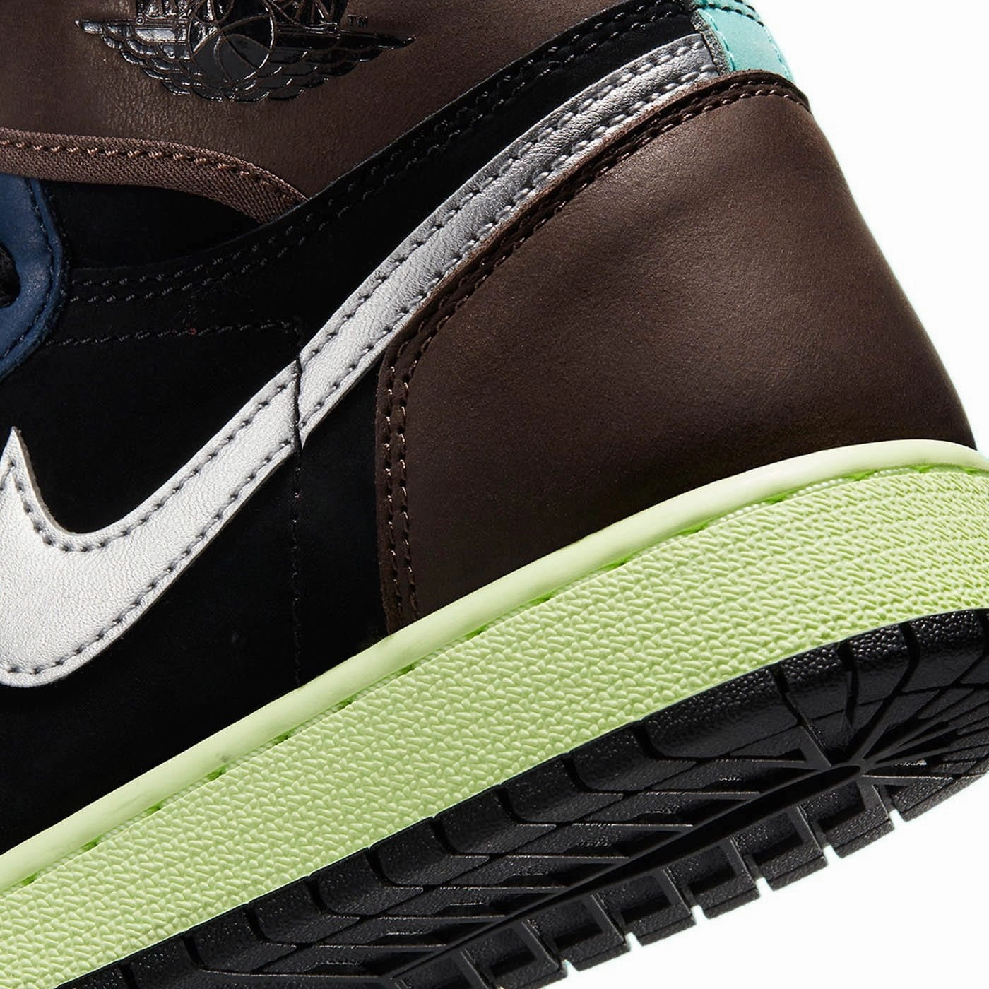 Air Jordan 1 Retro High GS 'Tokyo Bio Hack' Air Jordan 1 vintage style sneakers