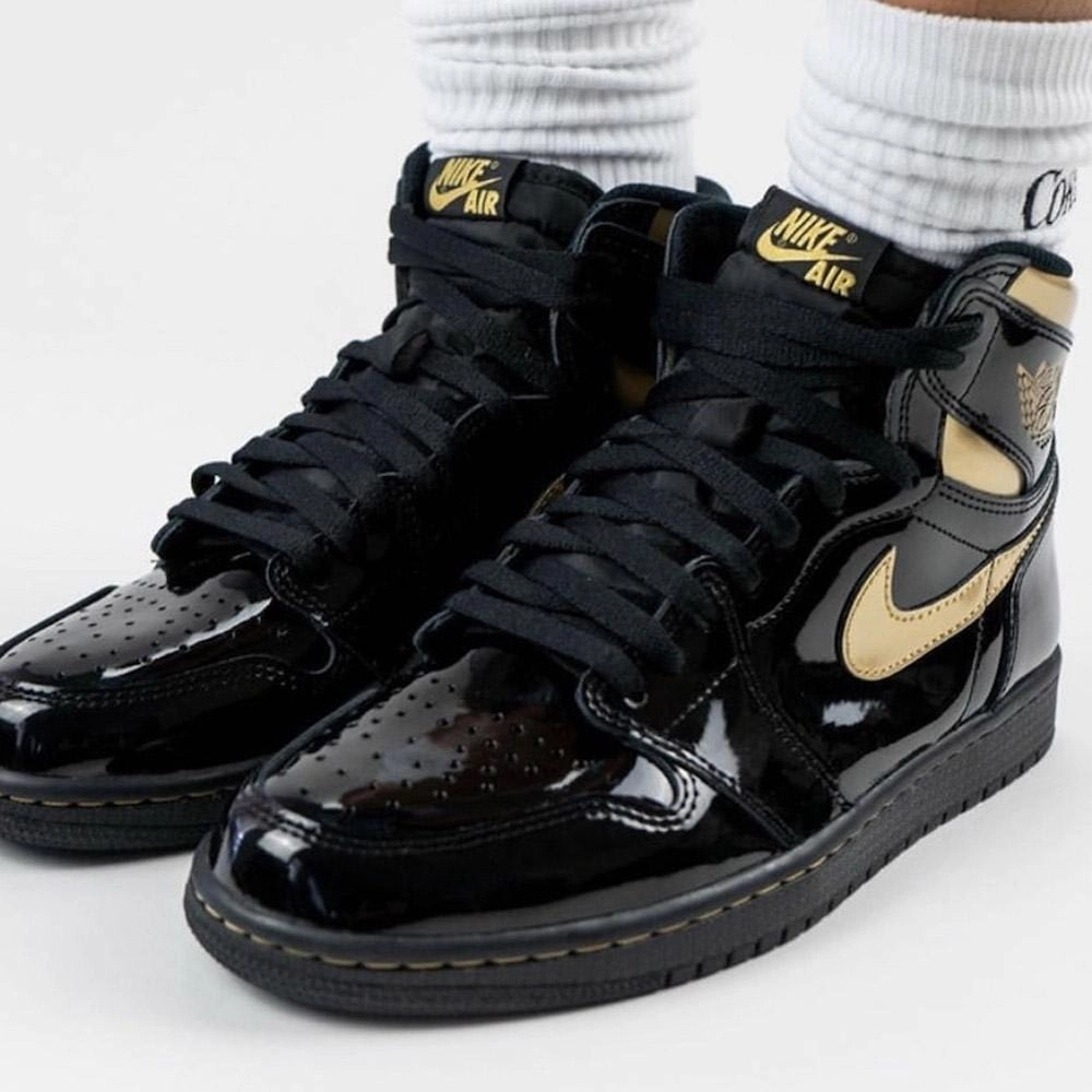 Air Jordan 1 Retro High OG 'Black Metallic Gold' Air Jordan 1 vintage style sneakers