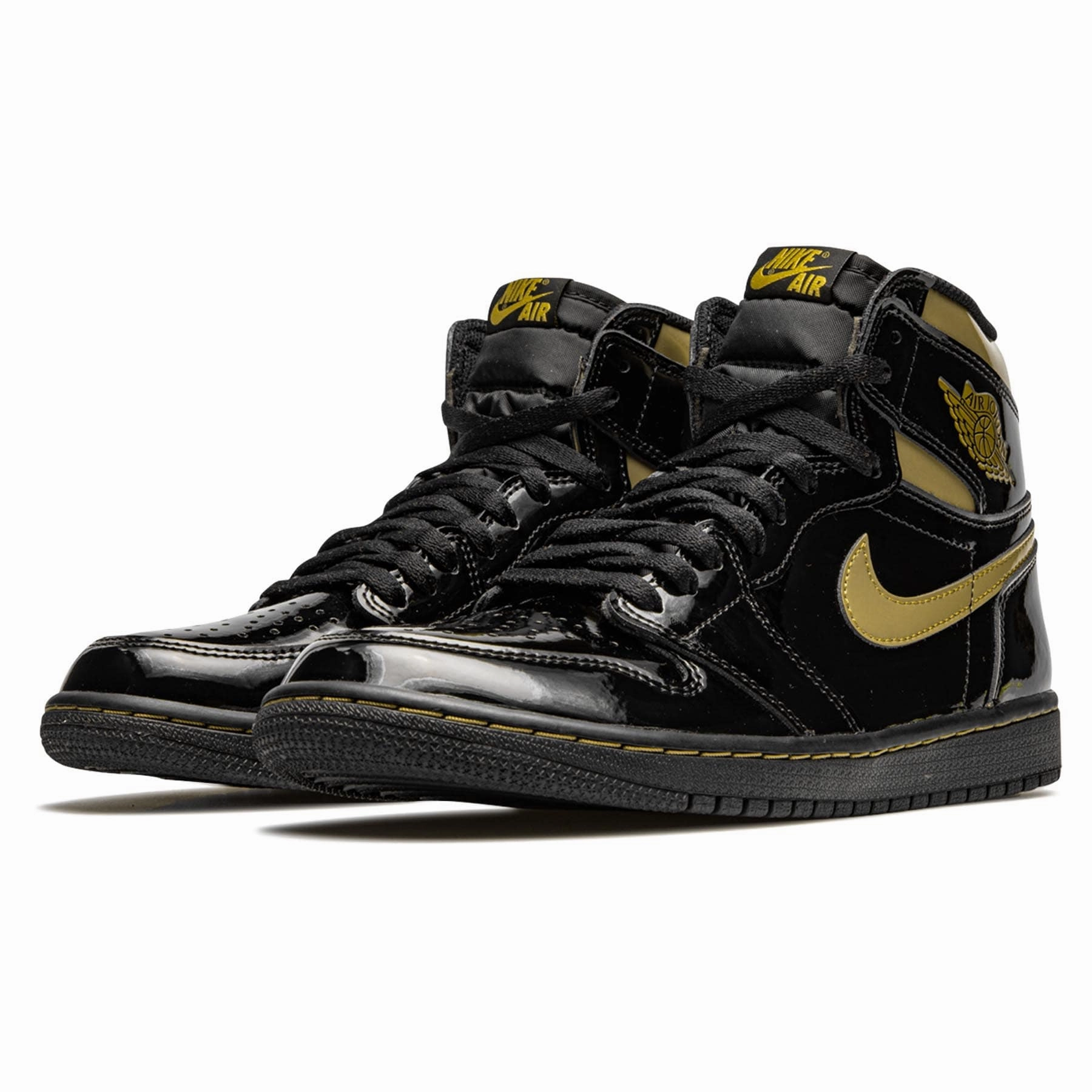Air Jordan 1 Retro High OG 'Black Metallic Gold' Air Jordan 1 vintage style sneakers