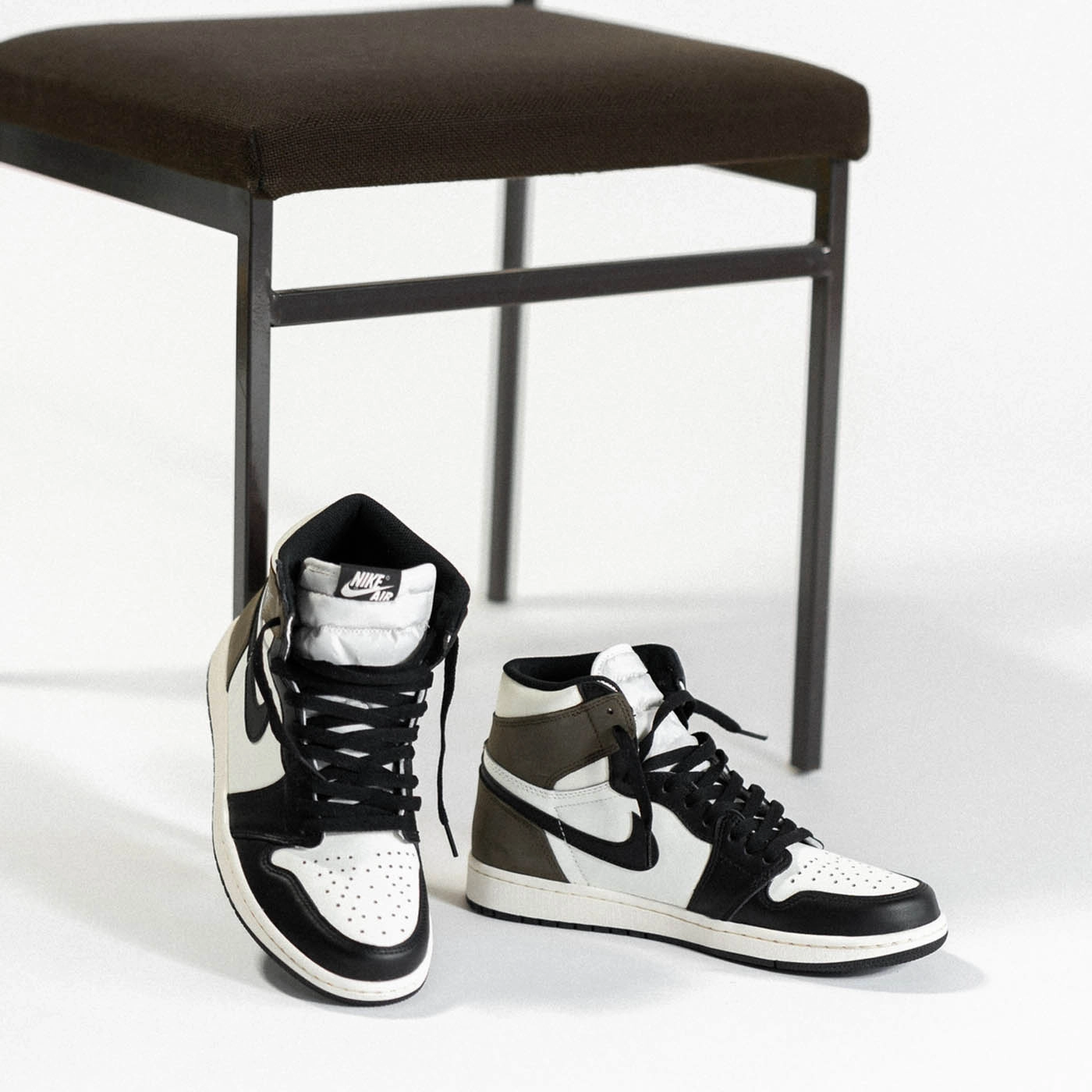 Air Jordan 1 Retro High OG 'Dark Mocha' Air Jordan 1 vintage style sneakers