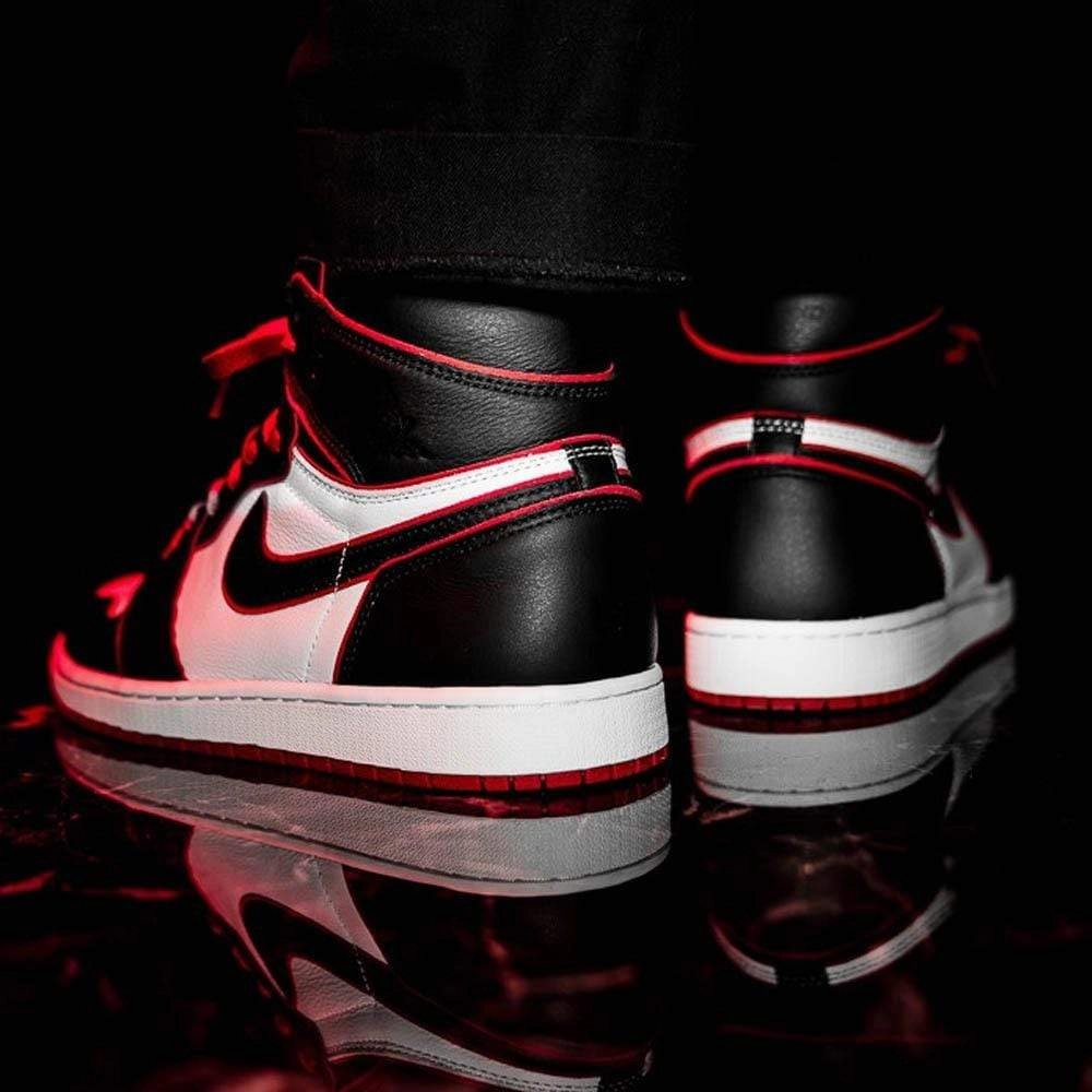 Air Jordan 1 Retro High OG 'Meant To Fly' Air Jordan 1 vintage style sneakers