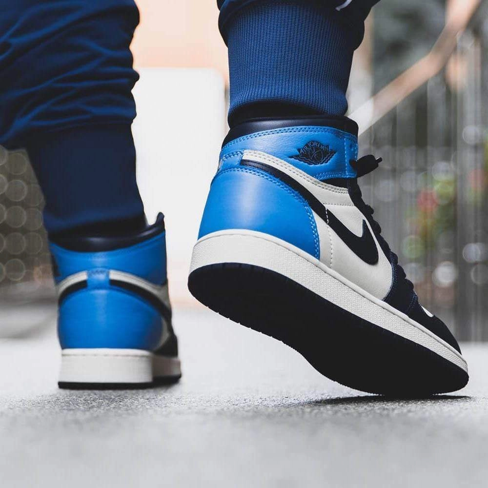 Air Jordan 1 Retro High OG 'Obsidian' UNC Air Jordan 1 vintage style sneakers