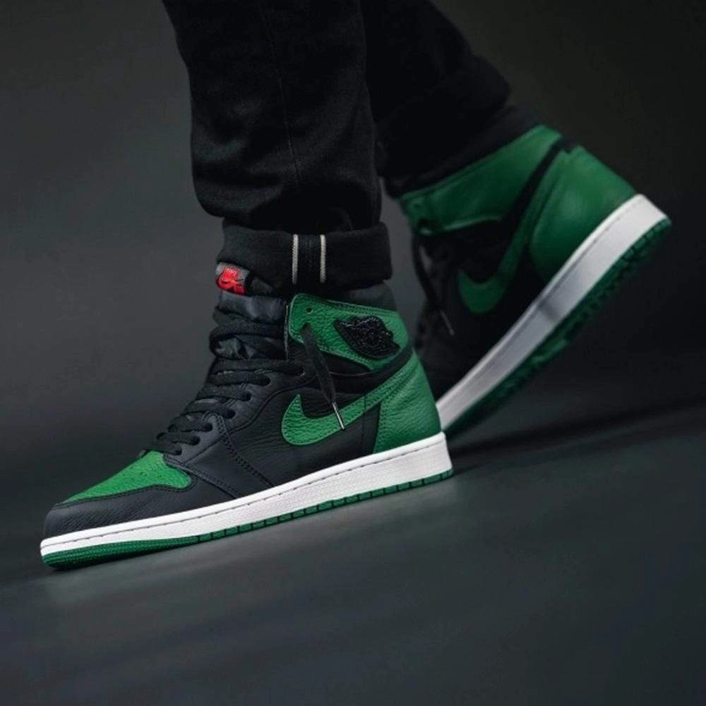 Air Jordan 1 Retro High OG 'Pine Green 2.0' Air Jordan 1 vintage style sneakers