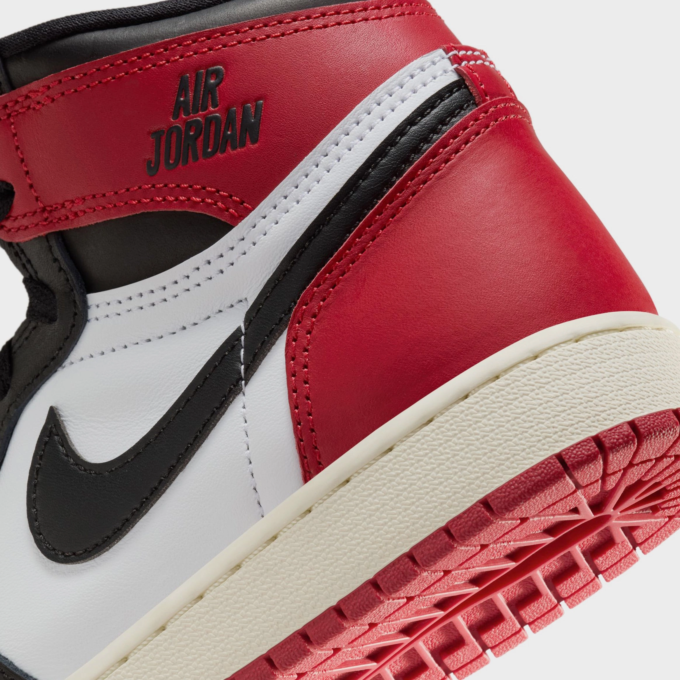 Air Jordan 1 Retro High OG Black Toe Grade School Lifestyle Shoes (White/Black/Varsity Red/Sail) Air Jordan 1 original design shoes