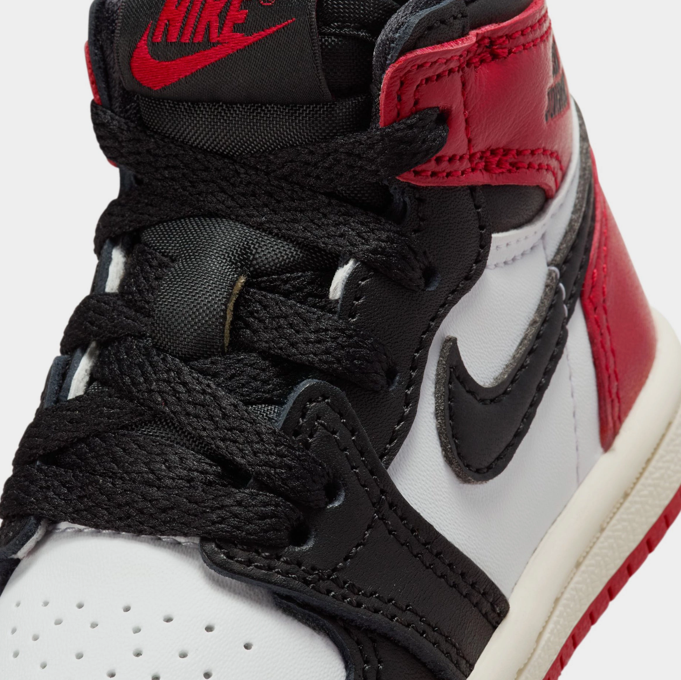 Air Jordan 1 Retro High OG Black Toe Infant Toddler Lifestyle Shoes (White/Varsity Red/Sail/Black) Air Jordan 1 original design shoes