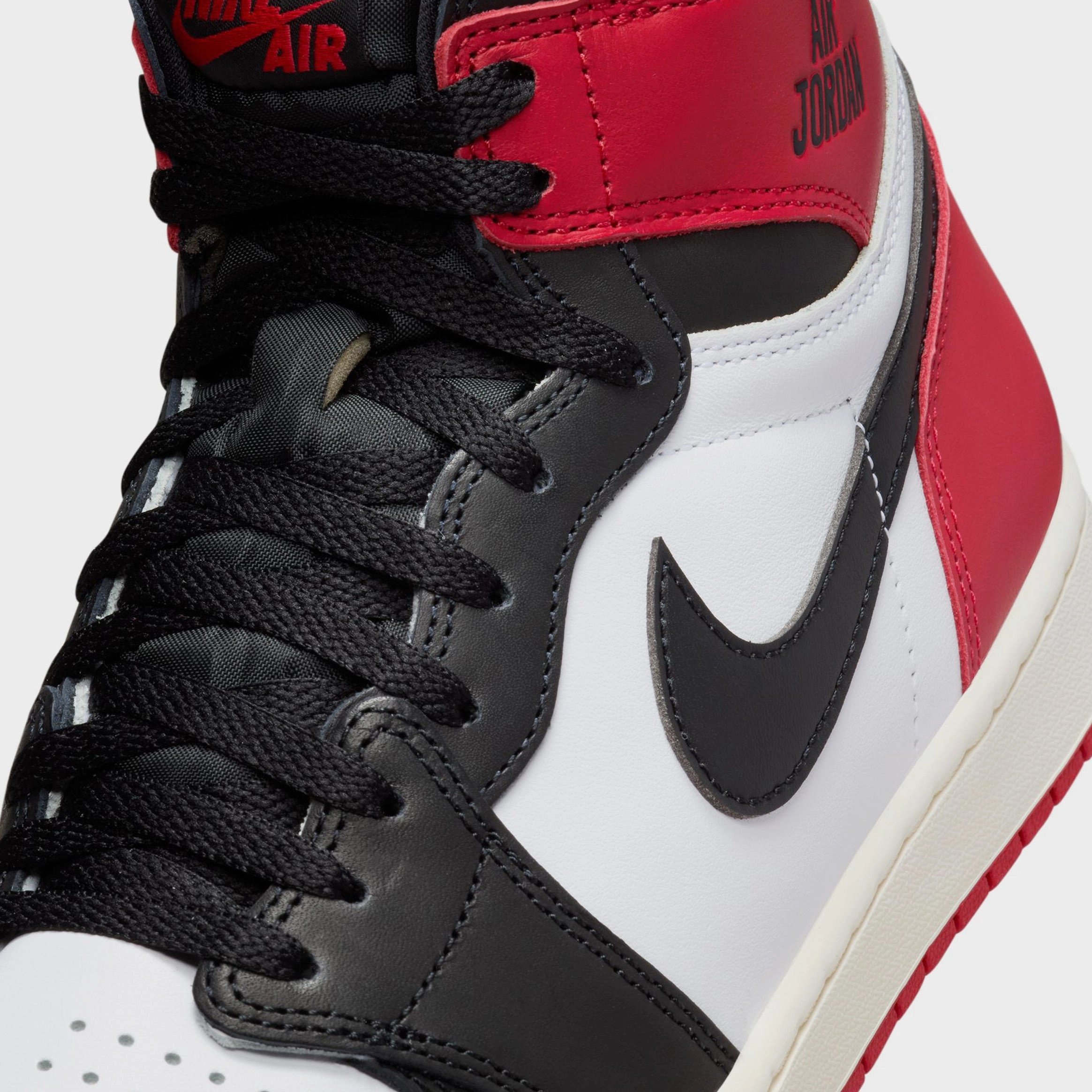 Air Jordan 1 Retro High OG Black Toe Mens Lifestyle Shoes (White/Black/Varsity Red/Sail) Air Jordan 1 original design shoes