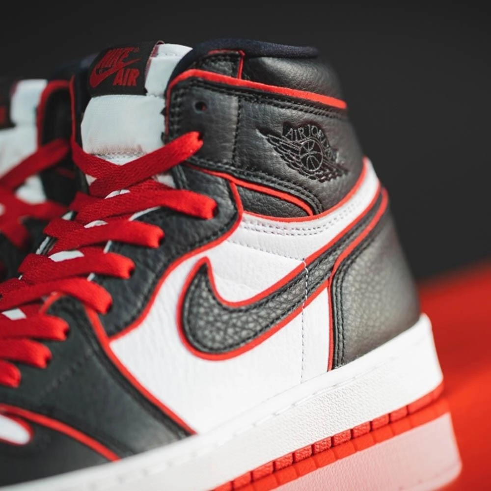 Air Jordan 1 Retro High OG GS 'Bloodline' Air Jordan 1 vintage style sneakers