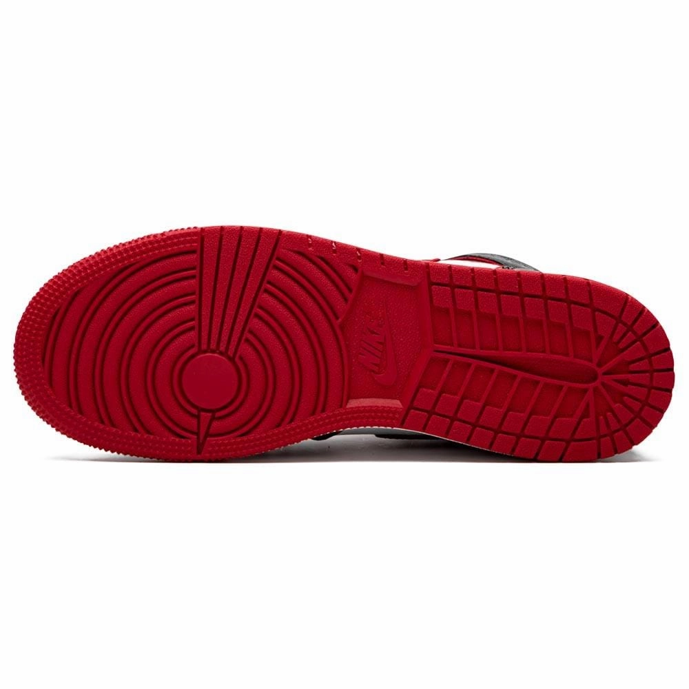 Air Jordan 1 Retro High OG GS 'Bloodline' Air Jordan 1 vintage style sneakers