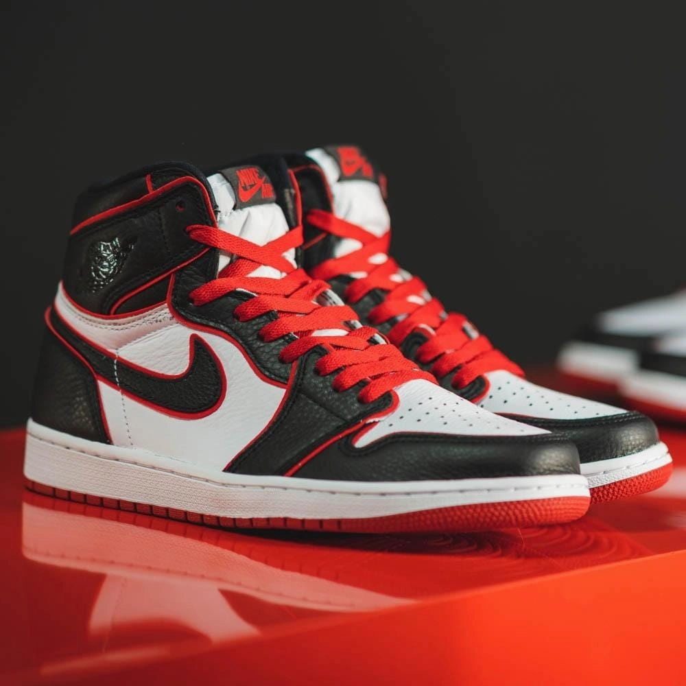 Air Jordan 1 Retro High OG GS 'Bloodline' Air Jordan 1 vintage style sneakers