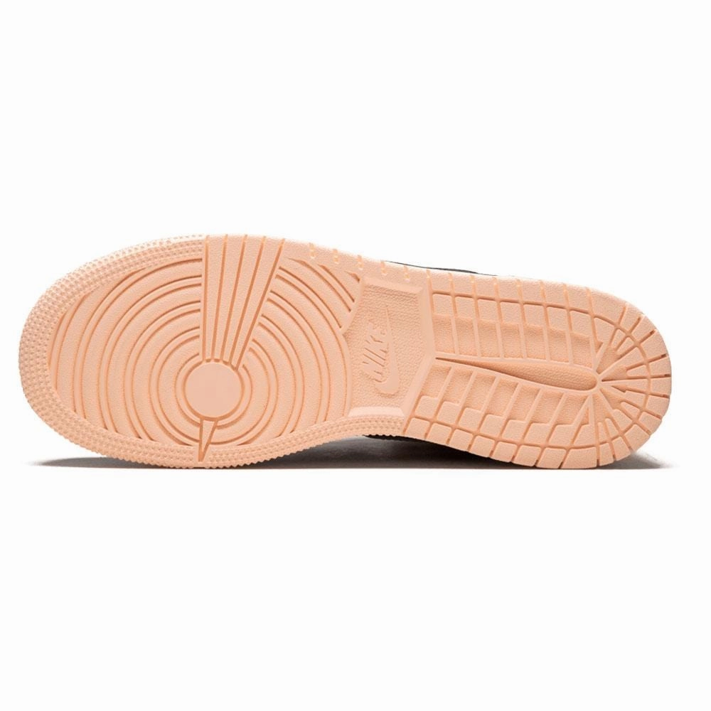 Air Jordan 1 Retro High OG GS 'Crimson Tint' Air Jordan 1 vintage style sneakers