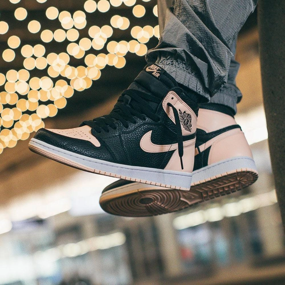 Air Jordan 1 Retro High OG GS 'Crimson Tint' Air Jordan 1 vintage style sneakers