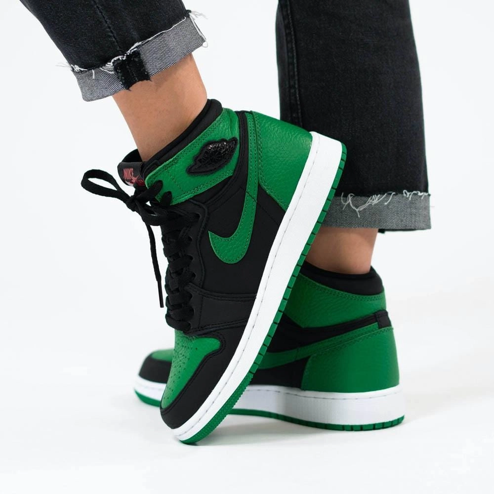 Air Jordan 1 Retro High OG GS 'Pine Green 2.0' Air Jordan 1 vintage style sneakers