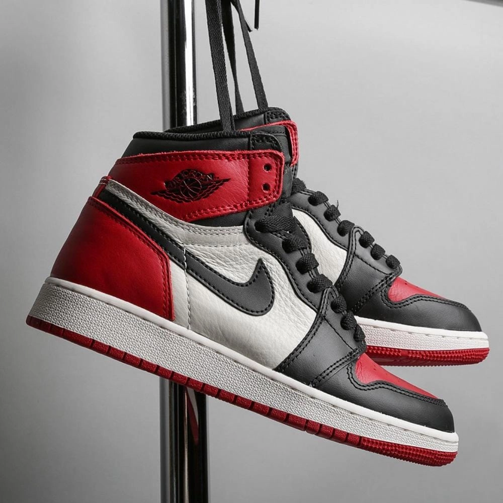 Air Jordan 1 Retro High OG GS "Bred Toe" Air Jordan 1 classic sneakers