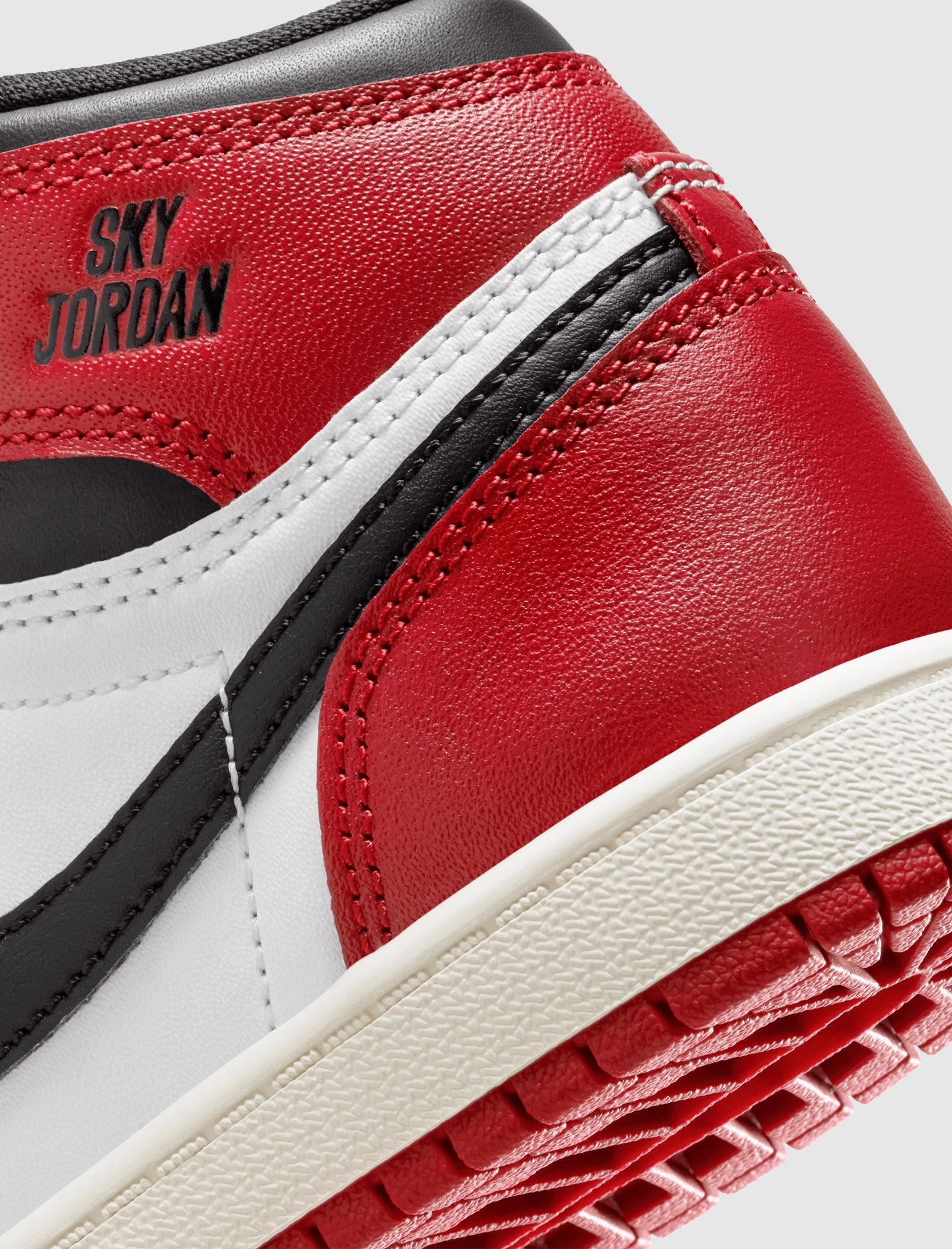 AIR JORDAN 1 RETRO HIGH OG "BLACK TOE REIMAGINED" PS Retro basketball lifestyle shoes