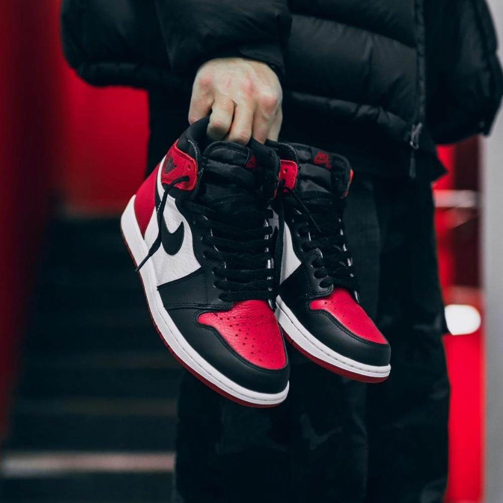 Air Jordan 1 Retro High OG "Bred Toe" Air Jordan 1 vintage style sneakers