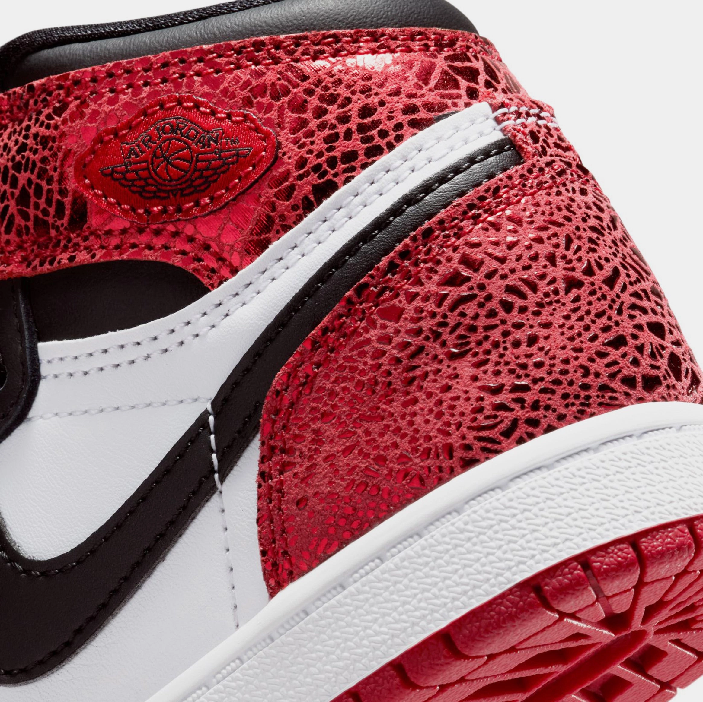 Air Jordan 1 Retro High OG Ruby Preschool Lifestyle Shoes (Varsity Red/Black/White) Air Jordan 1 original design shoes