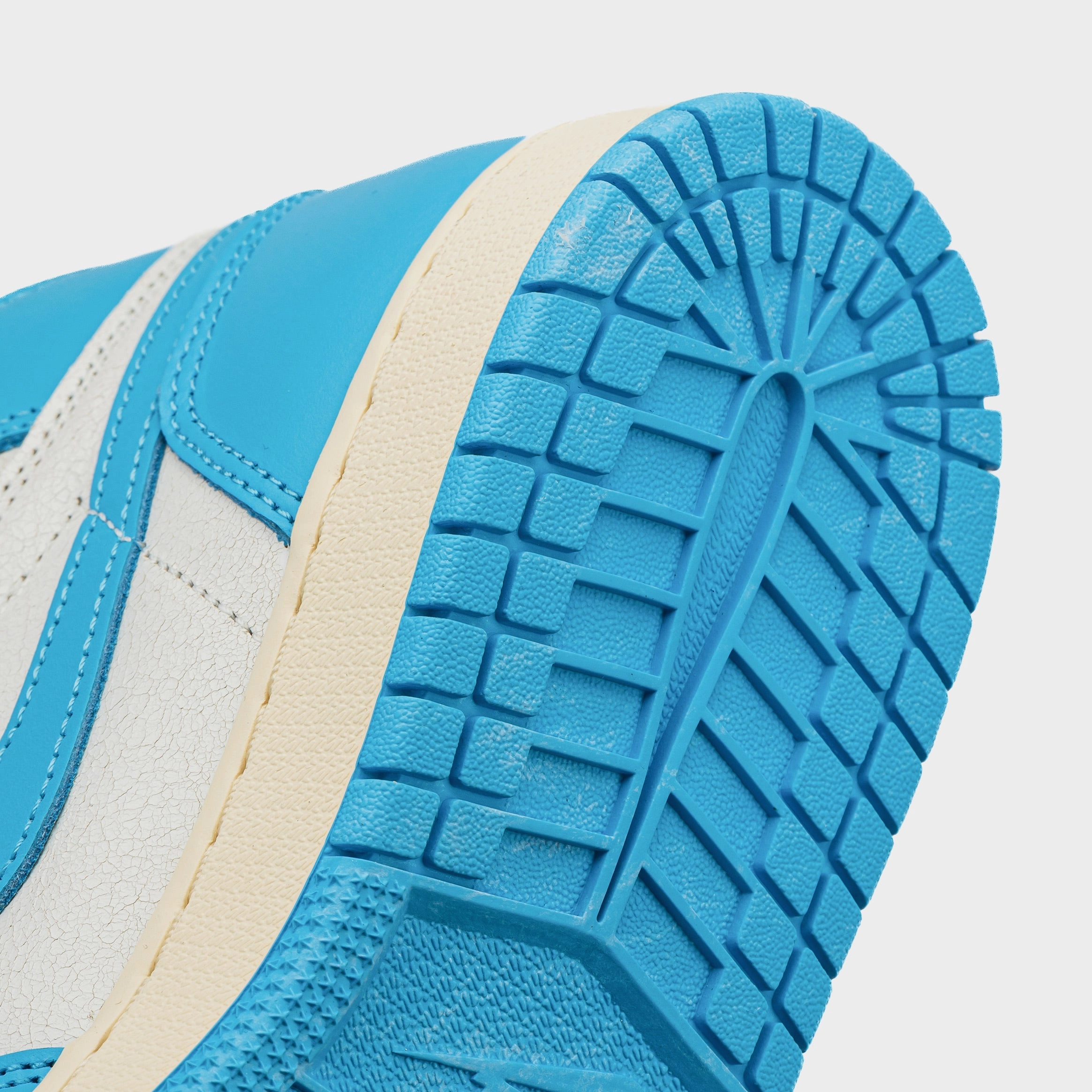 Air Jordan 1 Retro High OG UNC Reimagined Grade School Lifestyle Shoes (Dark Powder Blue/Dark Powder Blue/Sail) Air Jordan 1 original design shoes