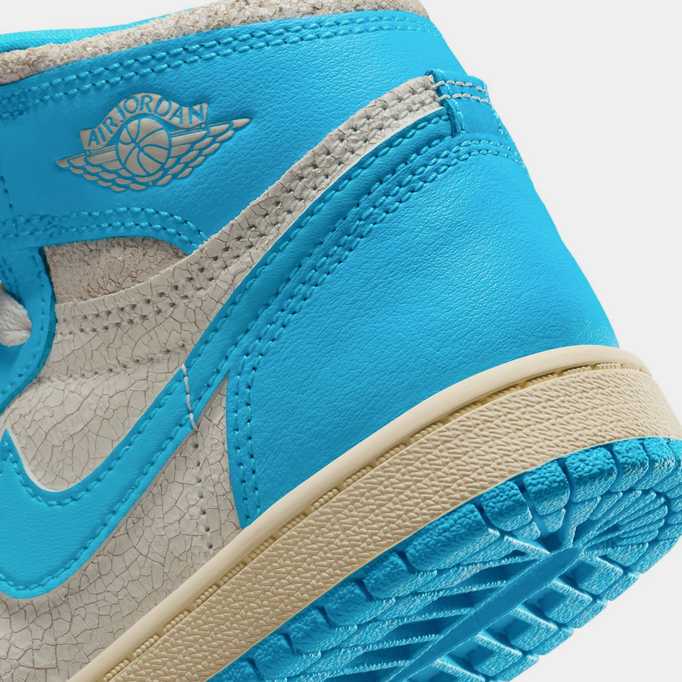 Air Jordan 1 Retro High OG UNC Reimagined Preschool Lifestyle Shoes (Dark Powder Blue/Dark Powder Blue/Sail) Air Jordan 1 original design shoes