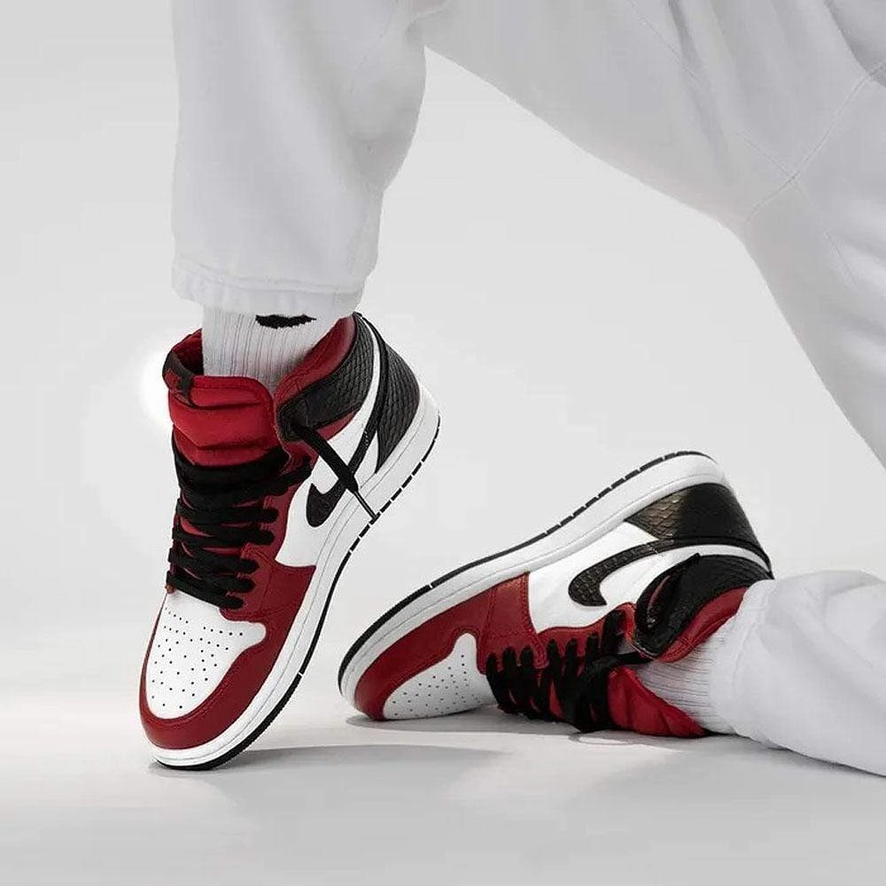 Air Jordan 1 Retro High Satin Snake Chicago (W) Air Jordan 1 High OG shoes