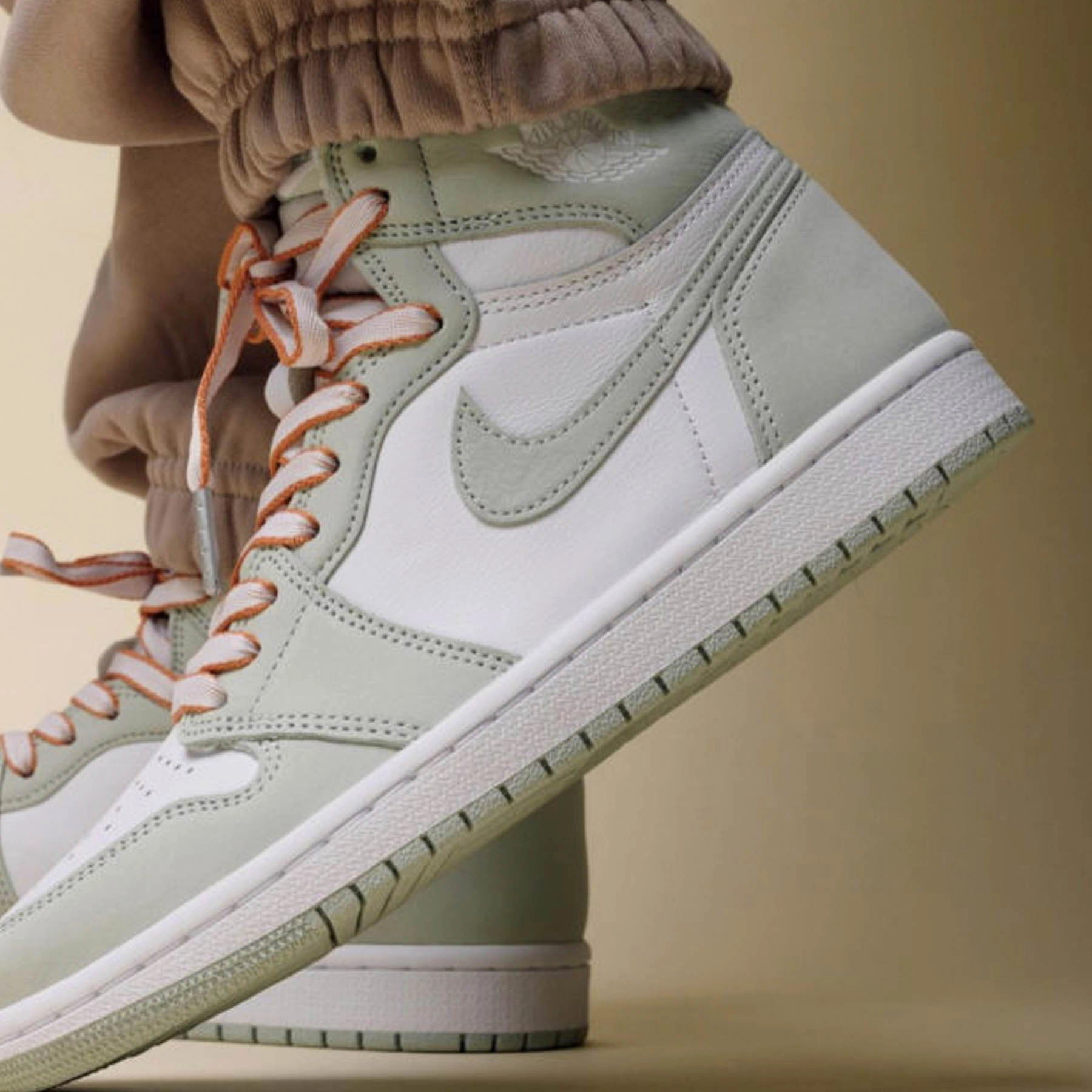 Air Jordan 1 Retro High Wmns OG 'Seafoam' Air Jordan 1 High OG shoes