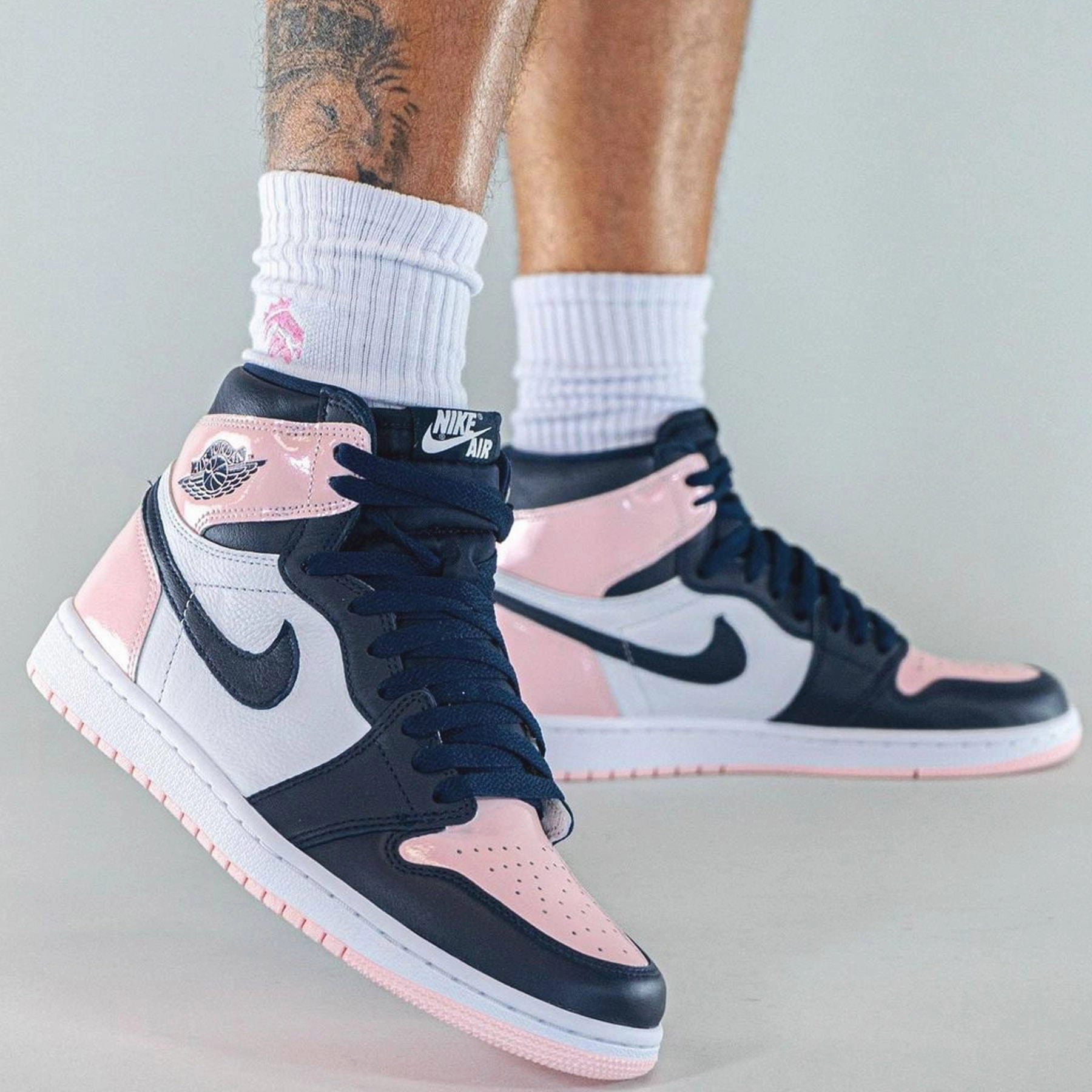 Air Jordan 1 Retro High Wmns OG SE 'Bubble Gum' Air Jordan 1 vintage style sneakers