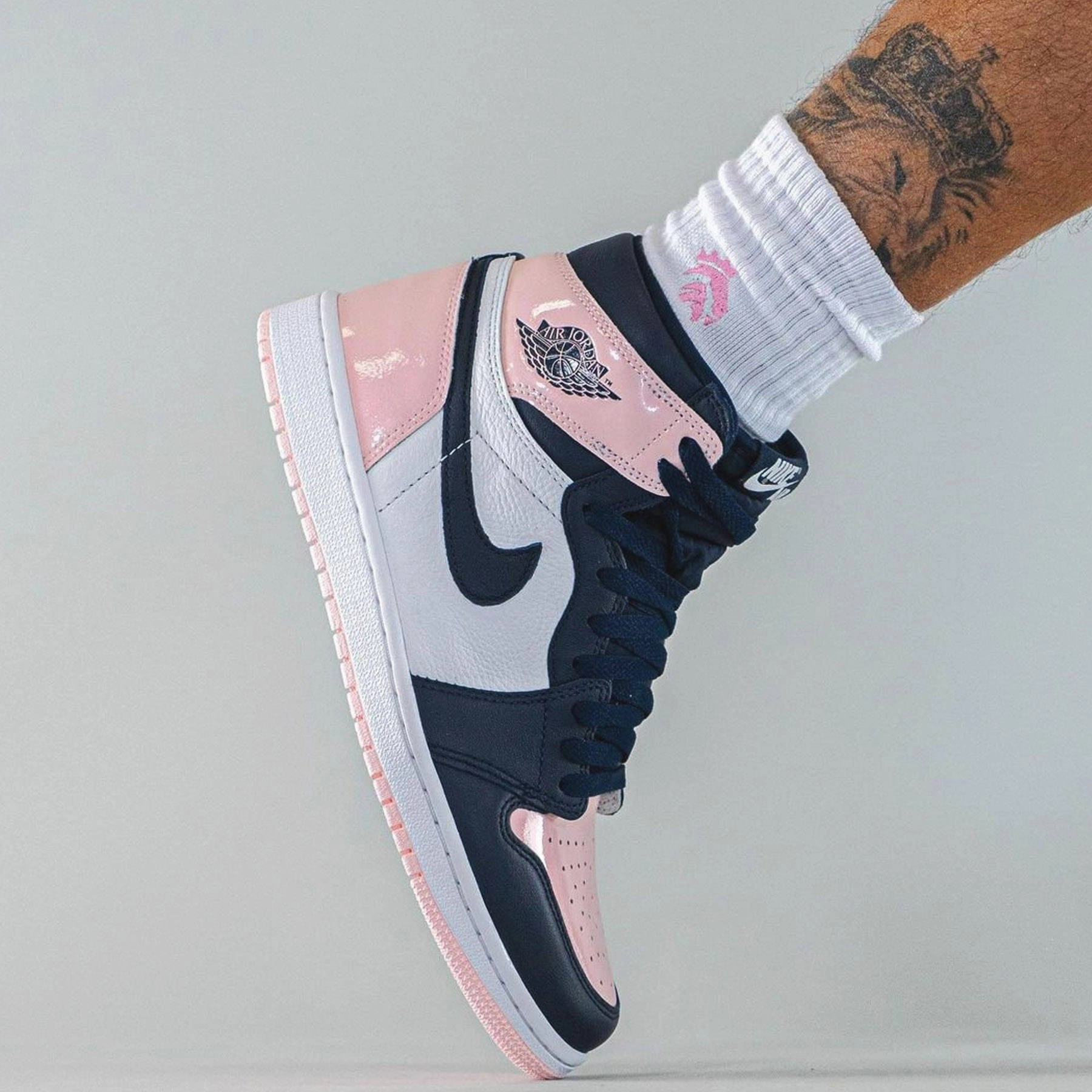 Air Jordan 1 Retro High Wmns OG SE 'Bubble Gum' Air Jordan 1 vintage style sneakers