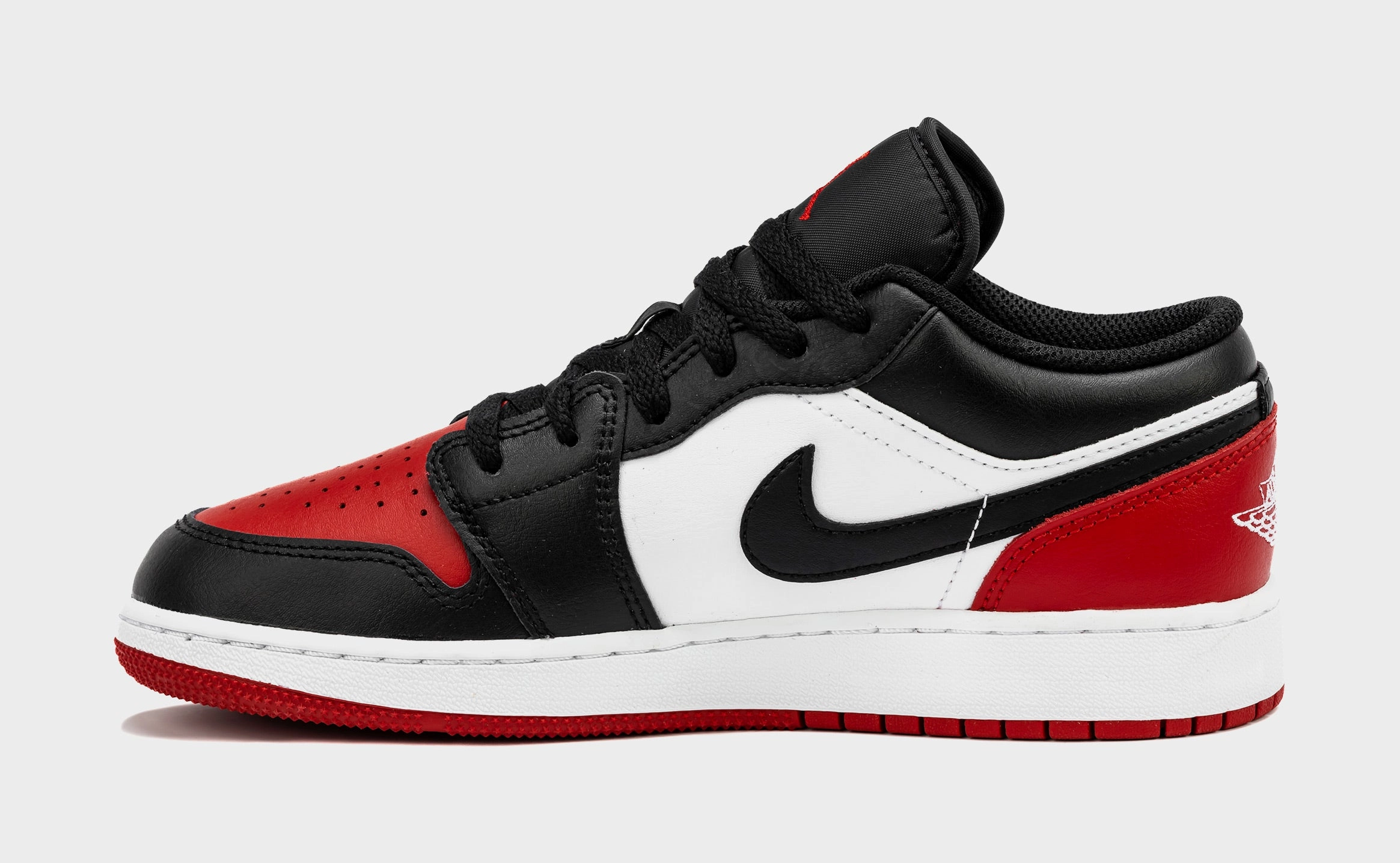 Air Jordan 1 Retro Low Bred Toe Grade School Lifestyle Shoes (Black/Red) Air Jordan 1 original design shoes