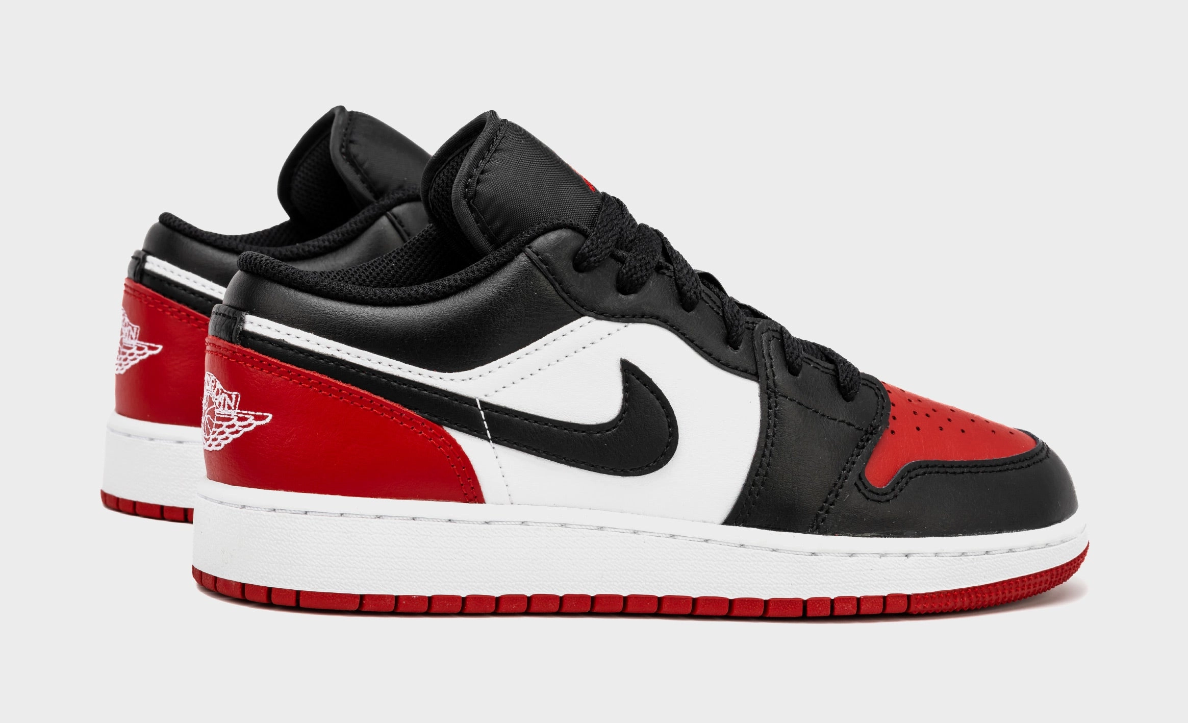 Air Jordan 1 Retro Low Bred Toe Grade School Lifestyle Shoes (Black/Red) Air Jordan 1 original design shoes