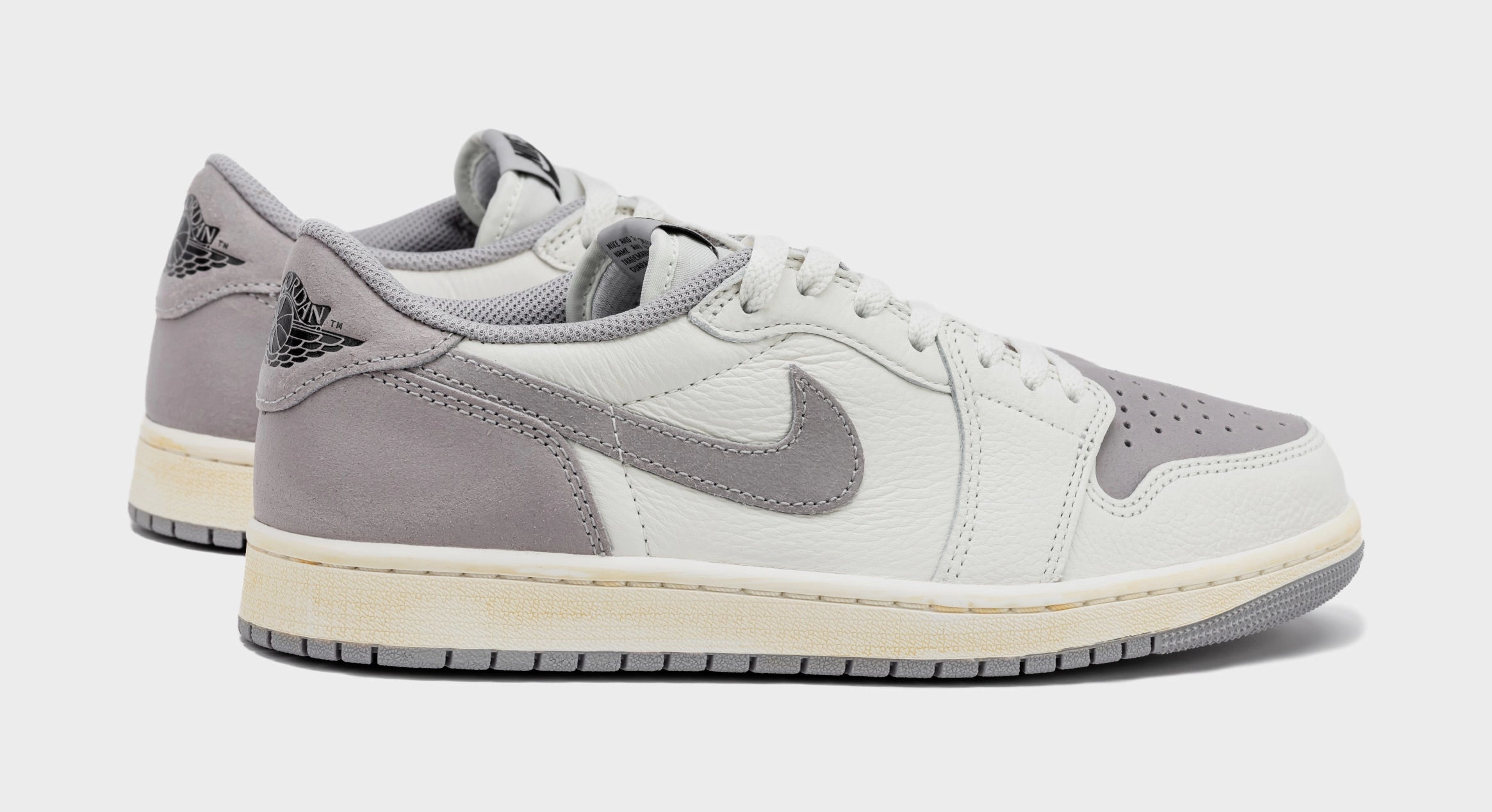 Air Jordan 1 Retro Low OG Atmosphere Grey Mens Lifestyle Shoes (Sail/Black/Atmosphere Grey) Air Jordan 1 original design shoes