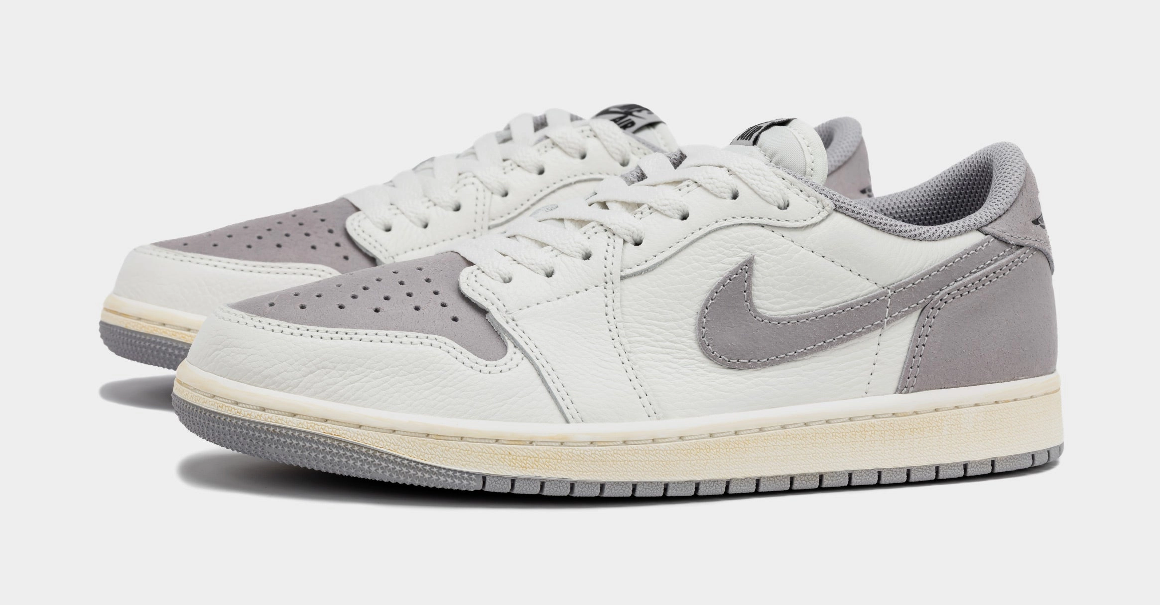 Air Jordan 1 Retro Low OG Atmosphere Grey Mens Lifestyle Shoes (Sail/Black/Atmosphere Grey) Air Jordan 1 original design shoes