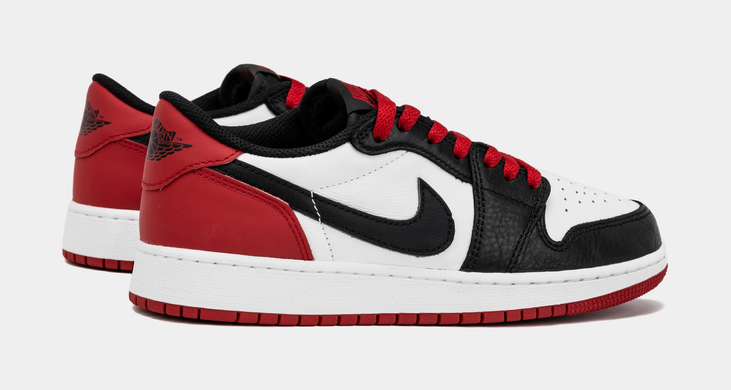 Air Jordan 1 Retro Low OG Black Toe Grade School Lifestyle Shoes (White/Red) Air Jordan 1 original design shoes