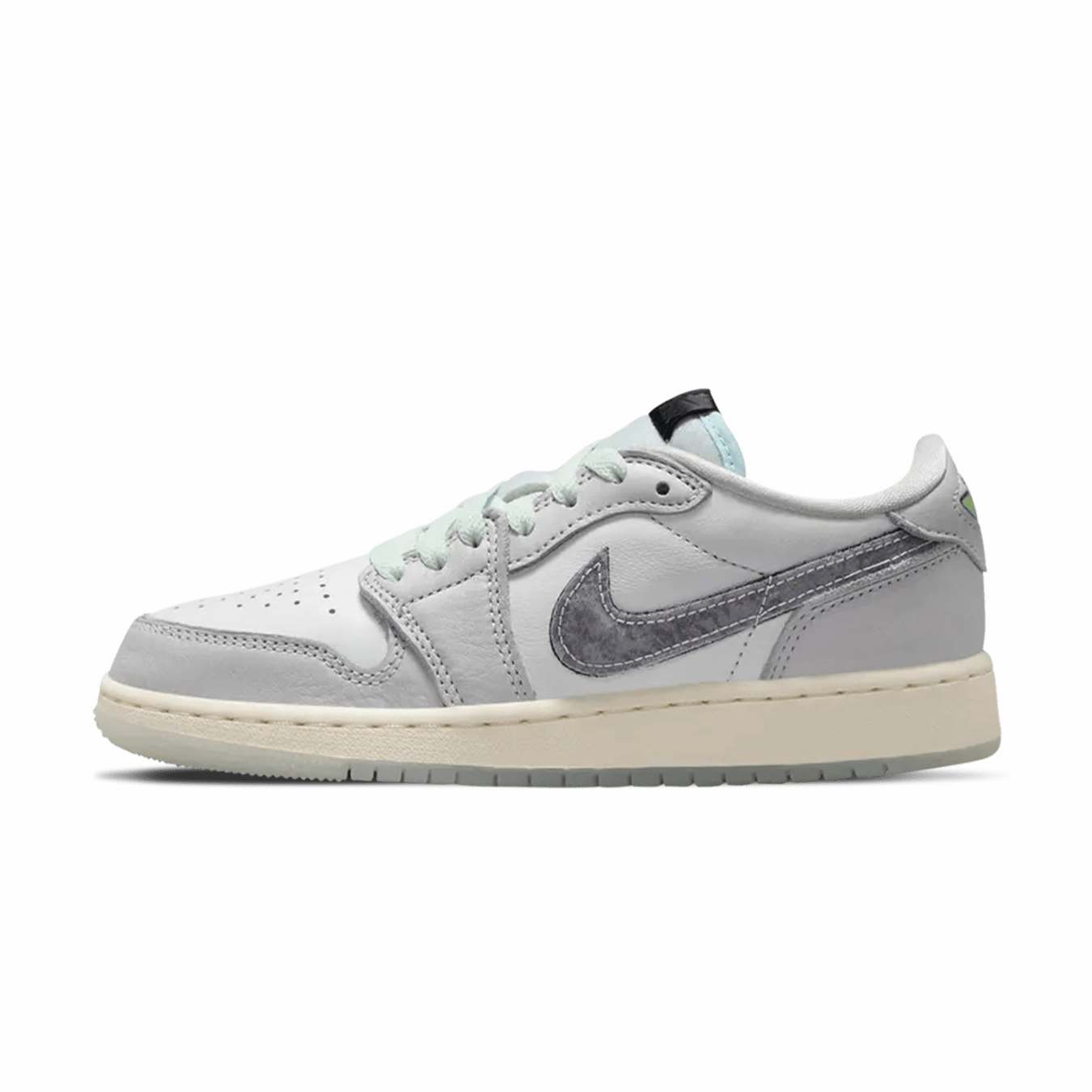 Air Jordan 1 Retro Low OG GS 'Year of the Snake' Air Jordan 1 Low sneakers perfect for casual outfits