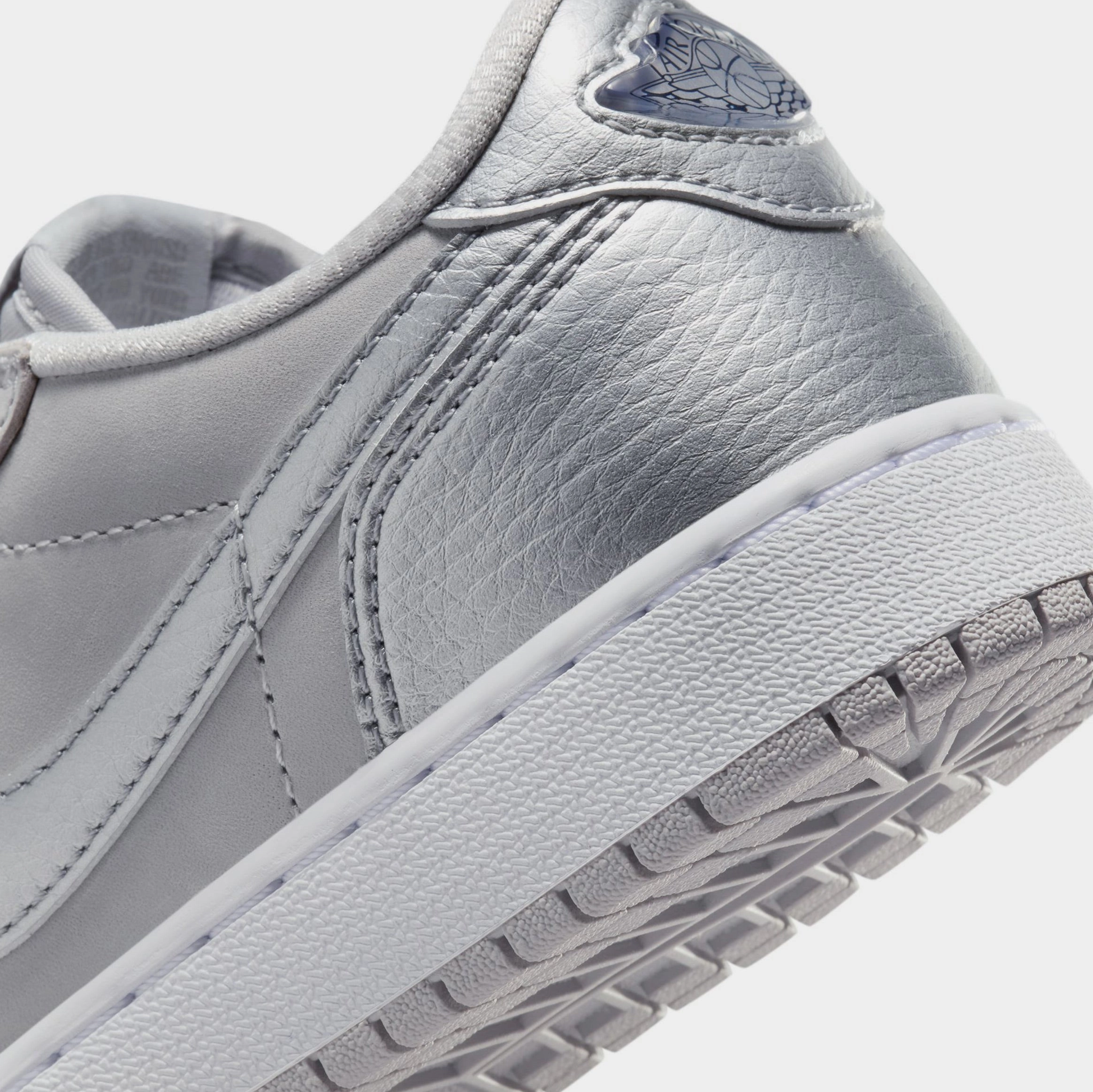 Air Jordan 1 Retro Low OG Metallic Silver Grade School Lifestyle Shoes (Neutral Grey/Metallic Silver/White) Air Jordan 1 original design shoes