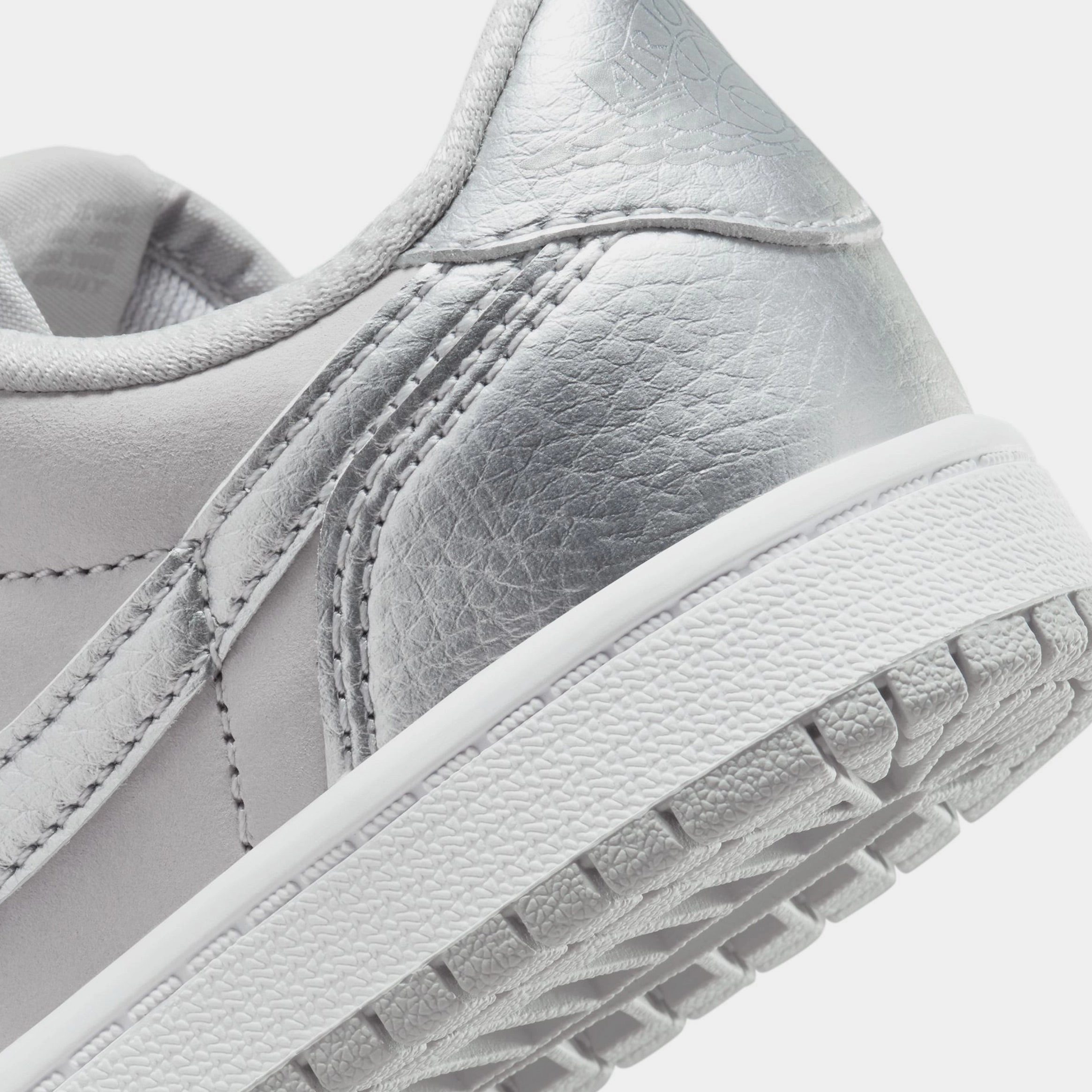 Air Jordan 1 Retro Low OG Metallic Silver Preschool Lifestyle Shoes (Neutral Grey/Metallic Silver/White) Air Jordan 1 original design shoes