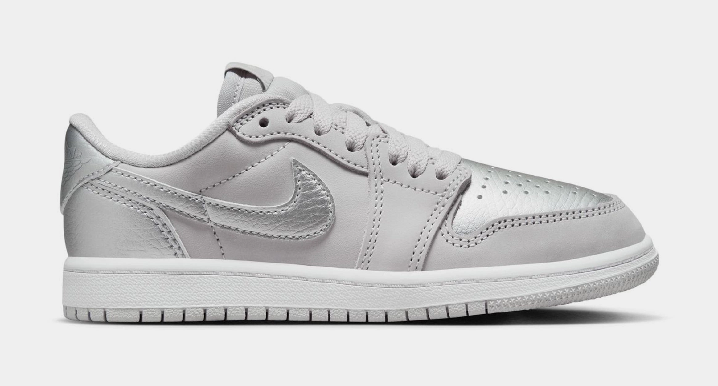 Air Jordan 1 Retro Low OG Metallic Silver Preschool Lifestyle Shoes (Neutral Grey/Metallic Silver/White) Air Jordan 1 classic shoes for streetwear looks