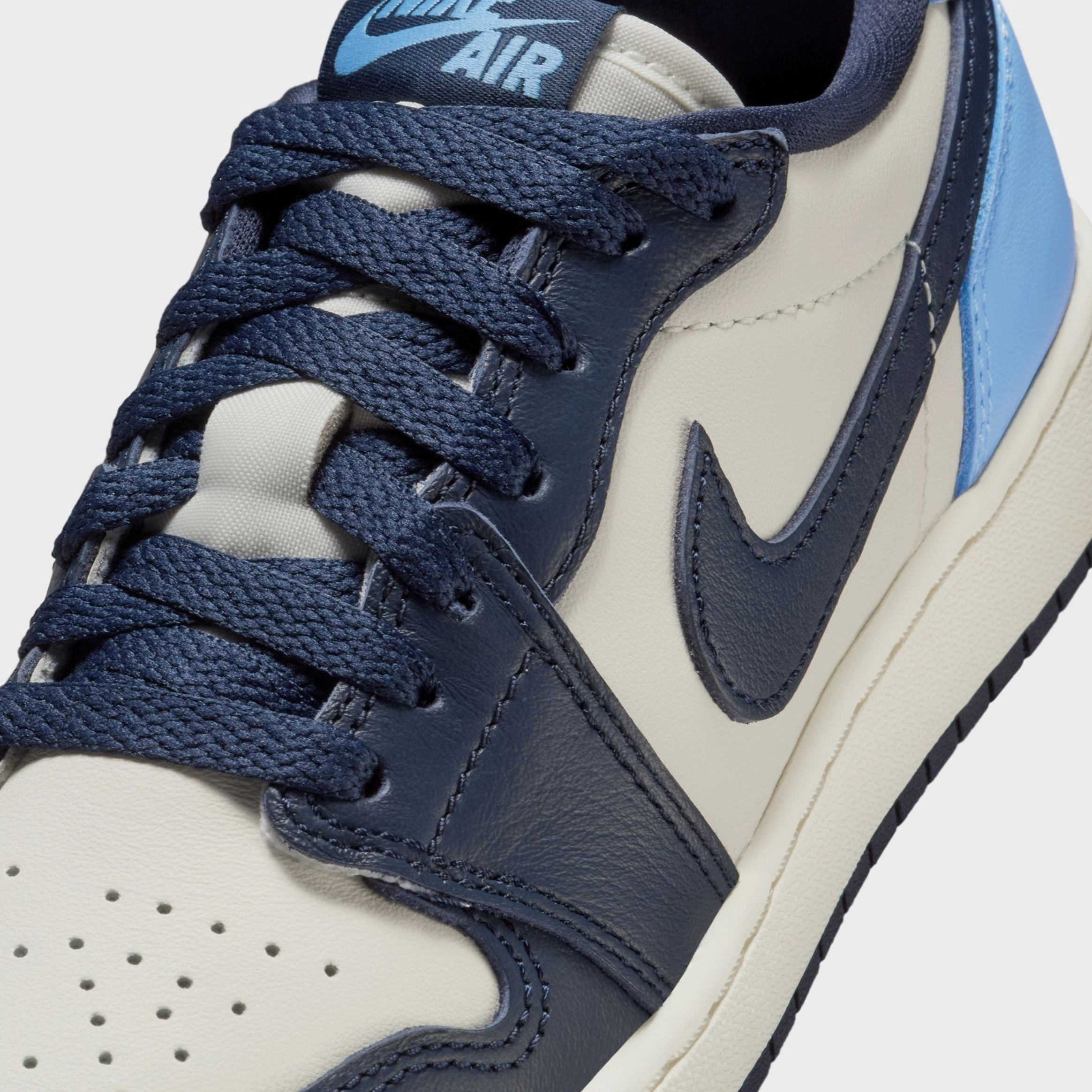 Air Jordan 1 Retro Low OG Obsidian Grade School Lifestyle Shoes (Obsidian/University Blue/Sail) Air Jordan 1 original design shoes