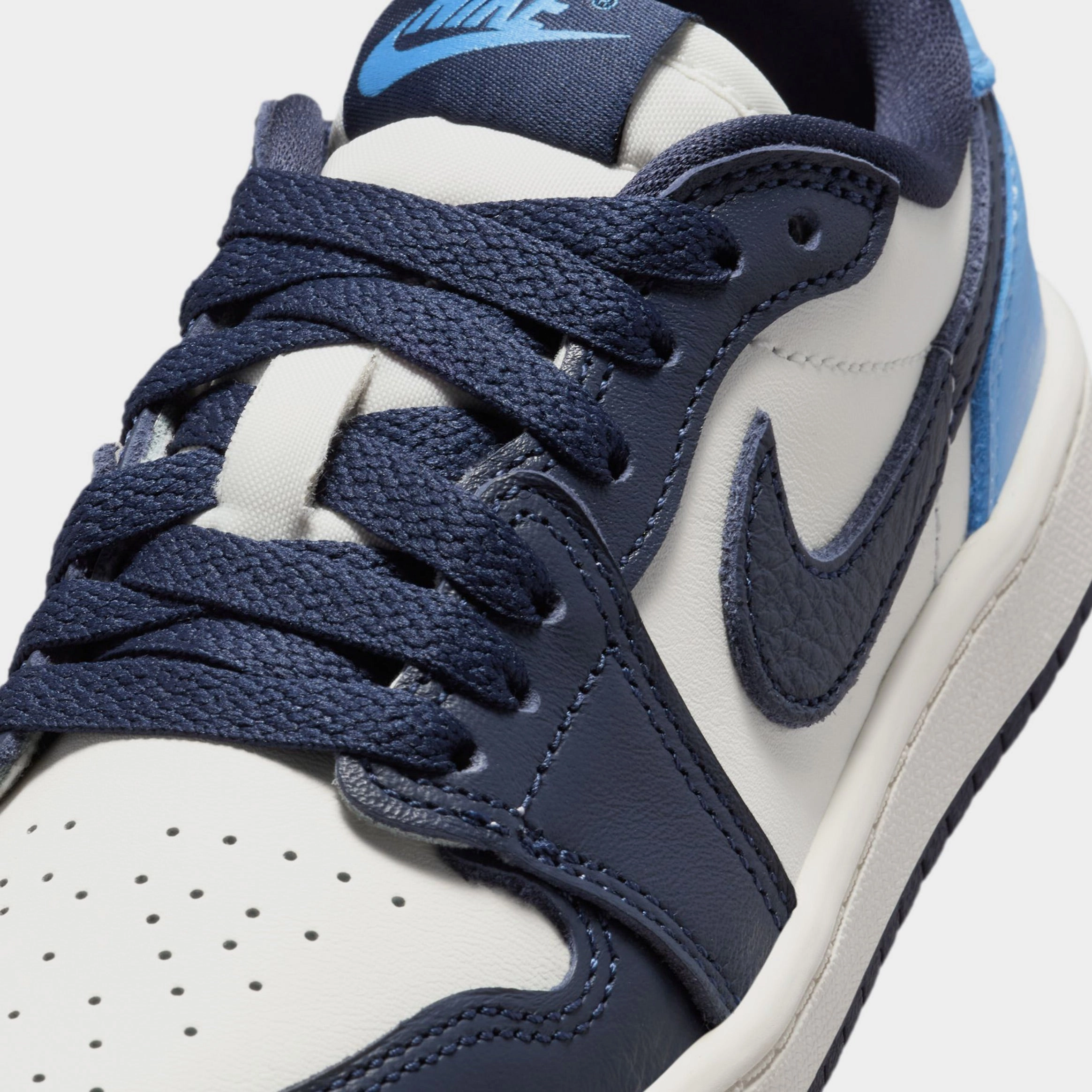 Air Jordan 1 Retro Low OG Obsidian Preschool Lifestyle Shoes (Obsidian/University Blue/Sail) Air Jordan 1 original design shoes